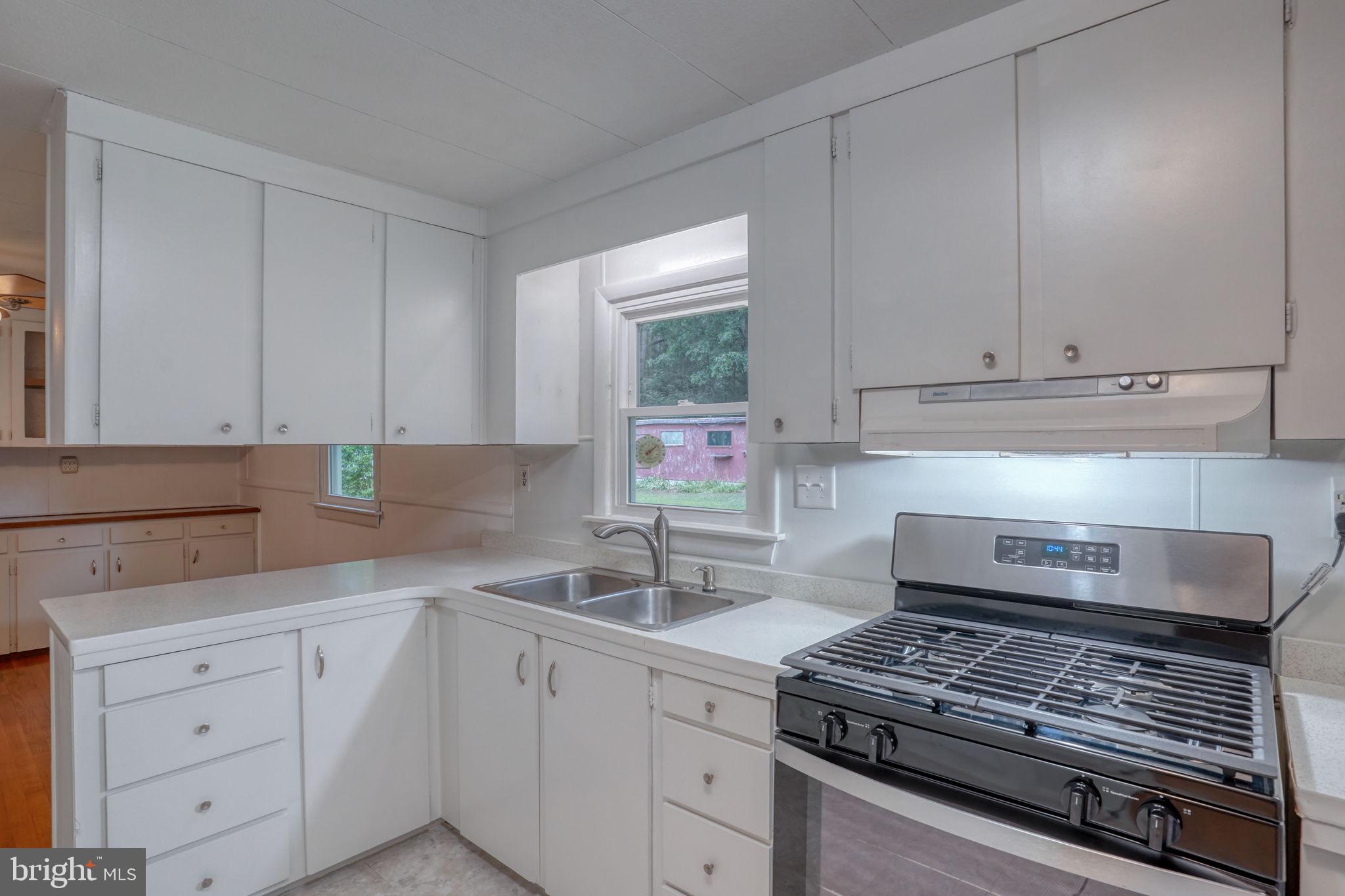 803 NE 10TH STREET