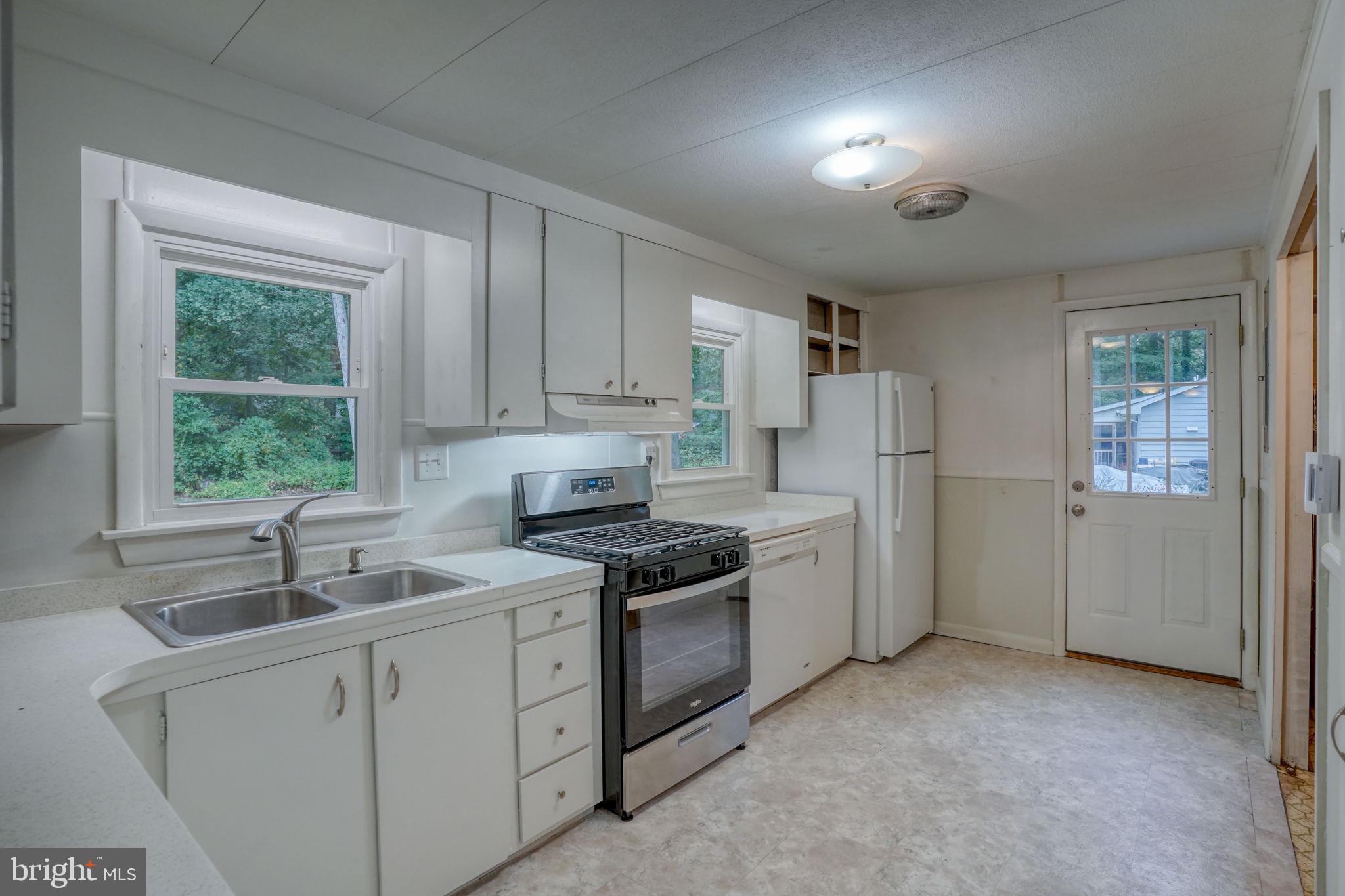 803 NE 10TH STREET