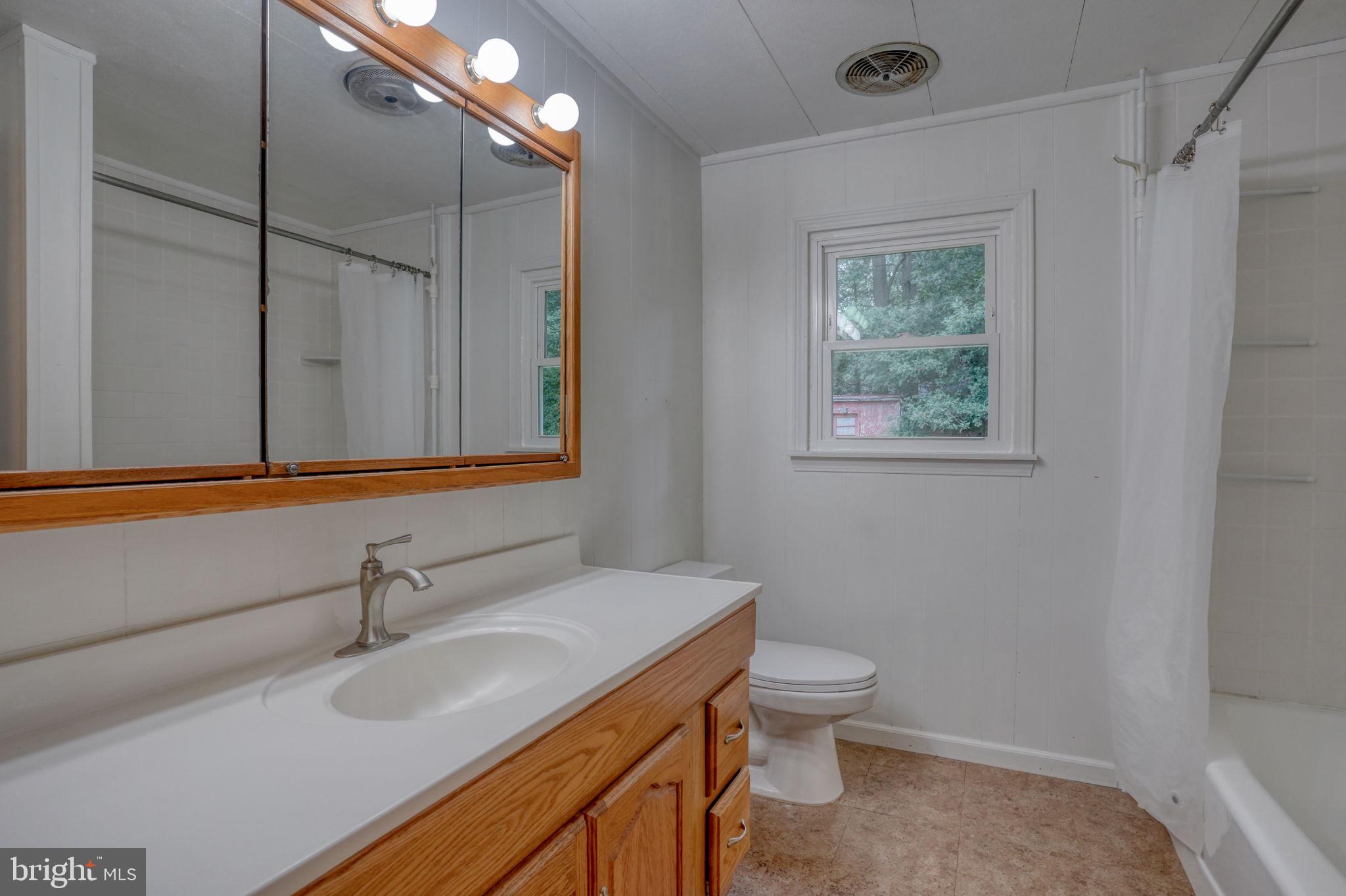 803 NE 10TH STREET