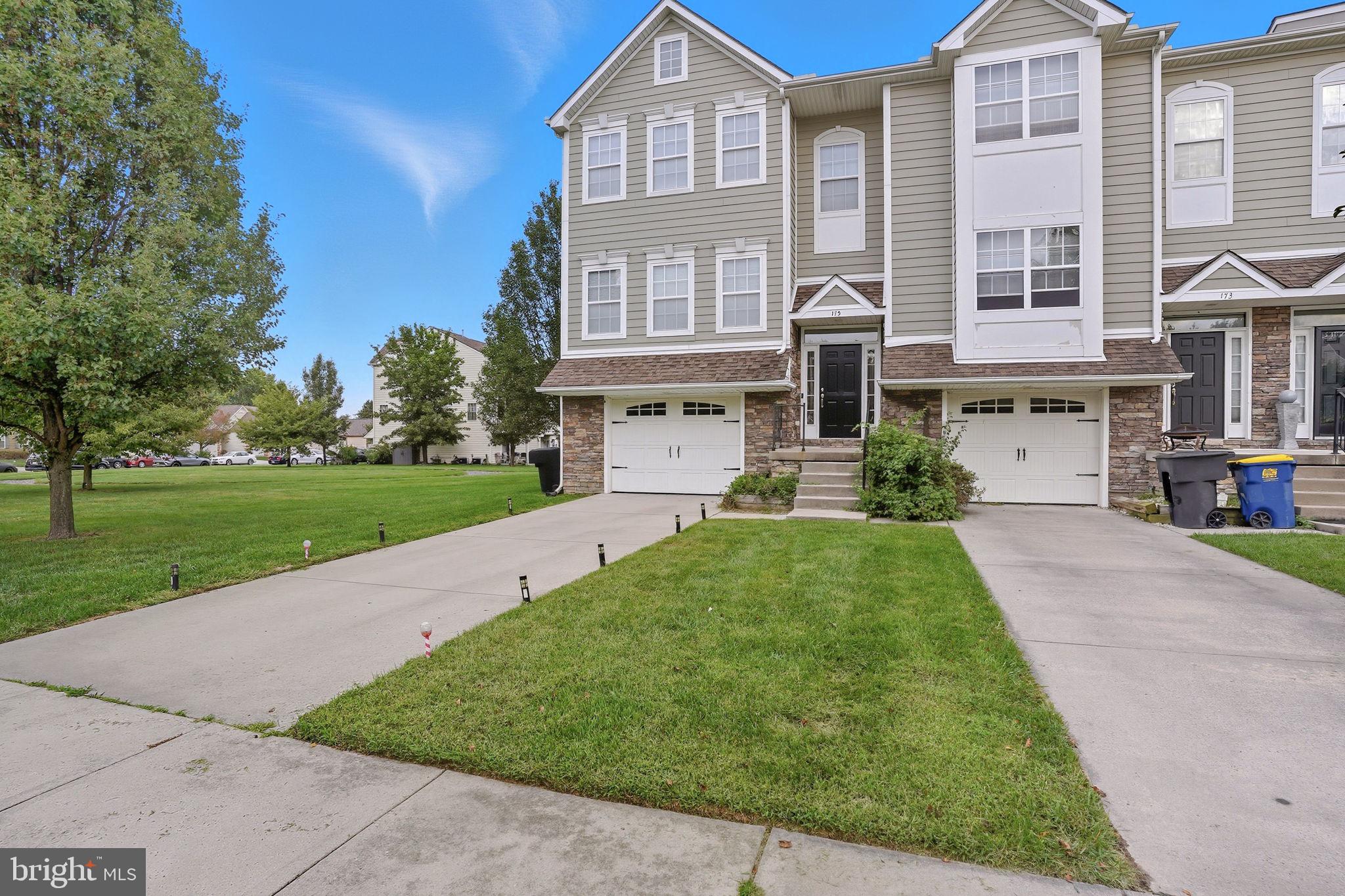 175 LEXINGTON PLACE