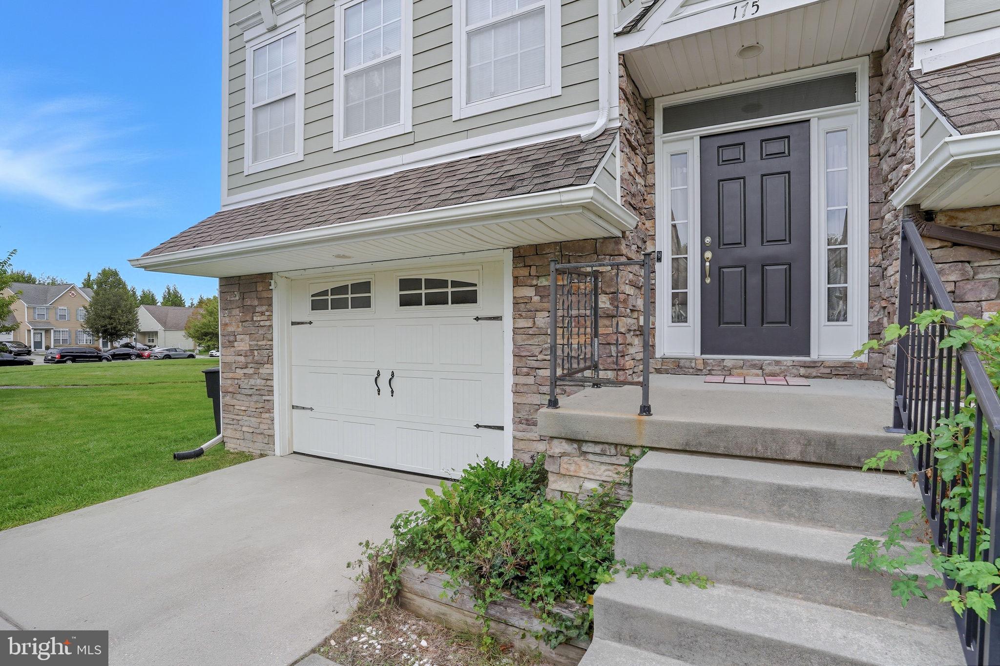 175 LEXINGTON PLACE