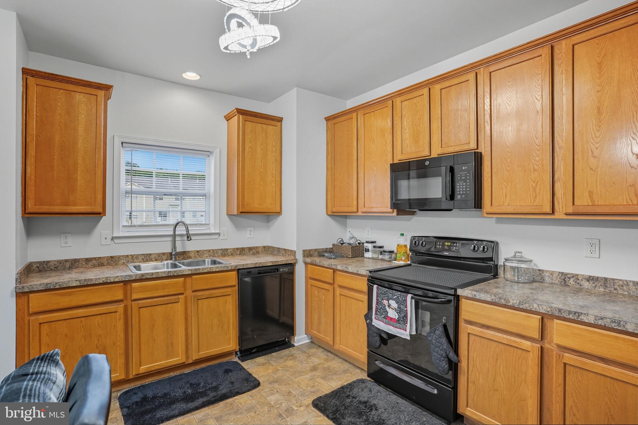 175 LEXINGTON PLACE