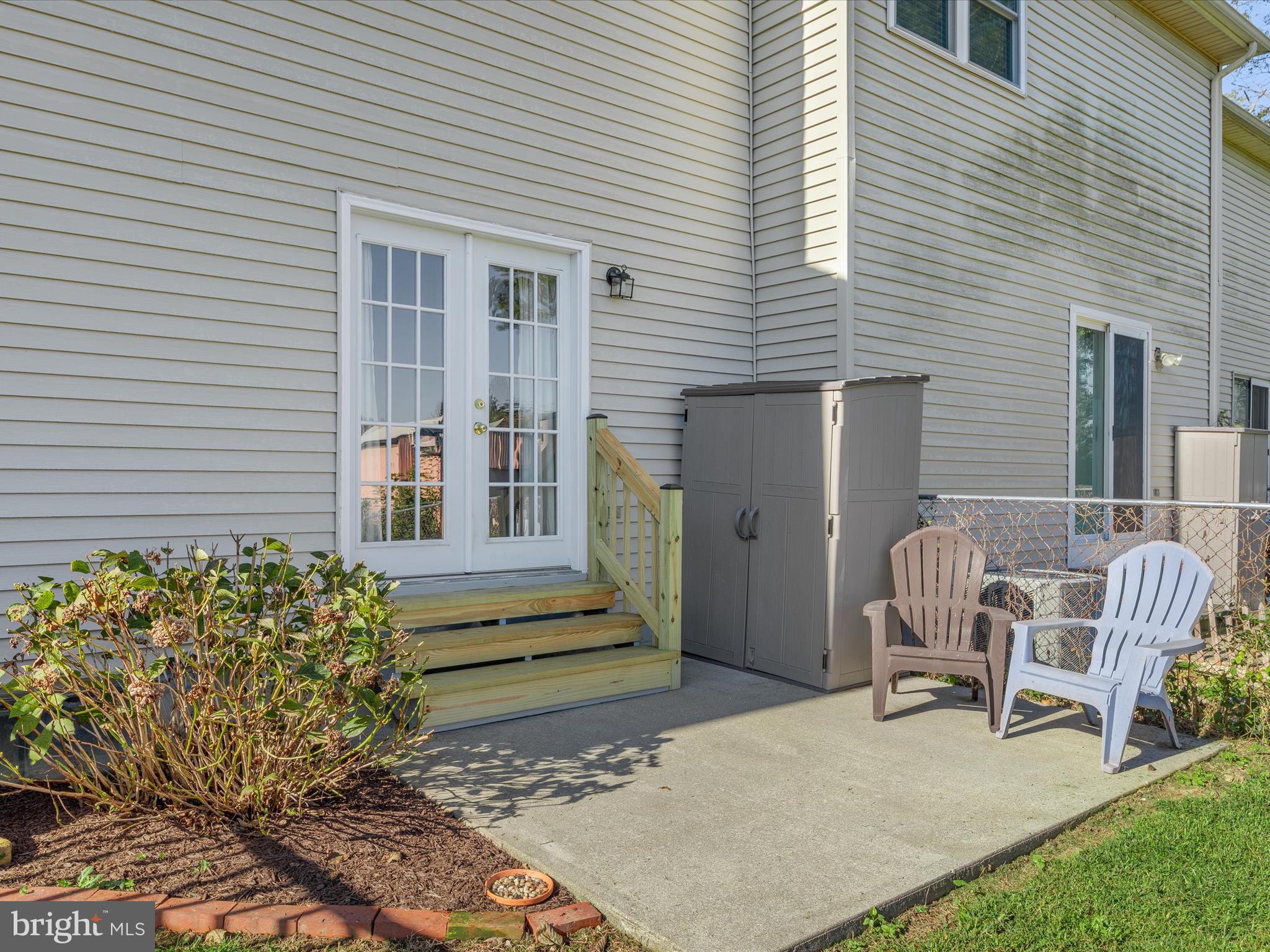 324 COMMONS LANE