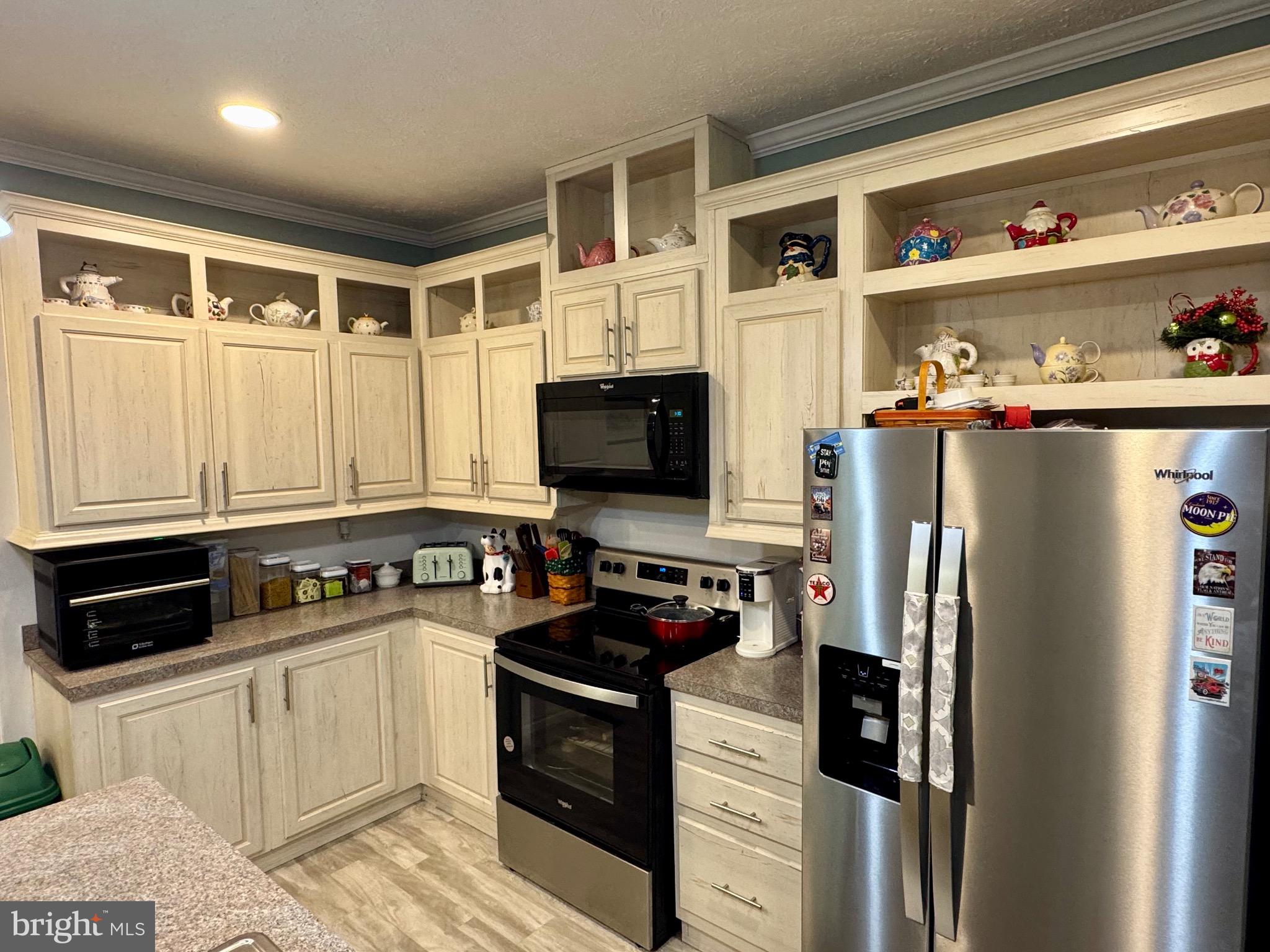 59 N HENDRICKS LANE