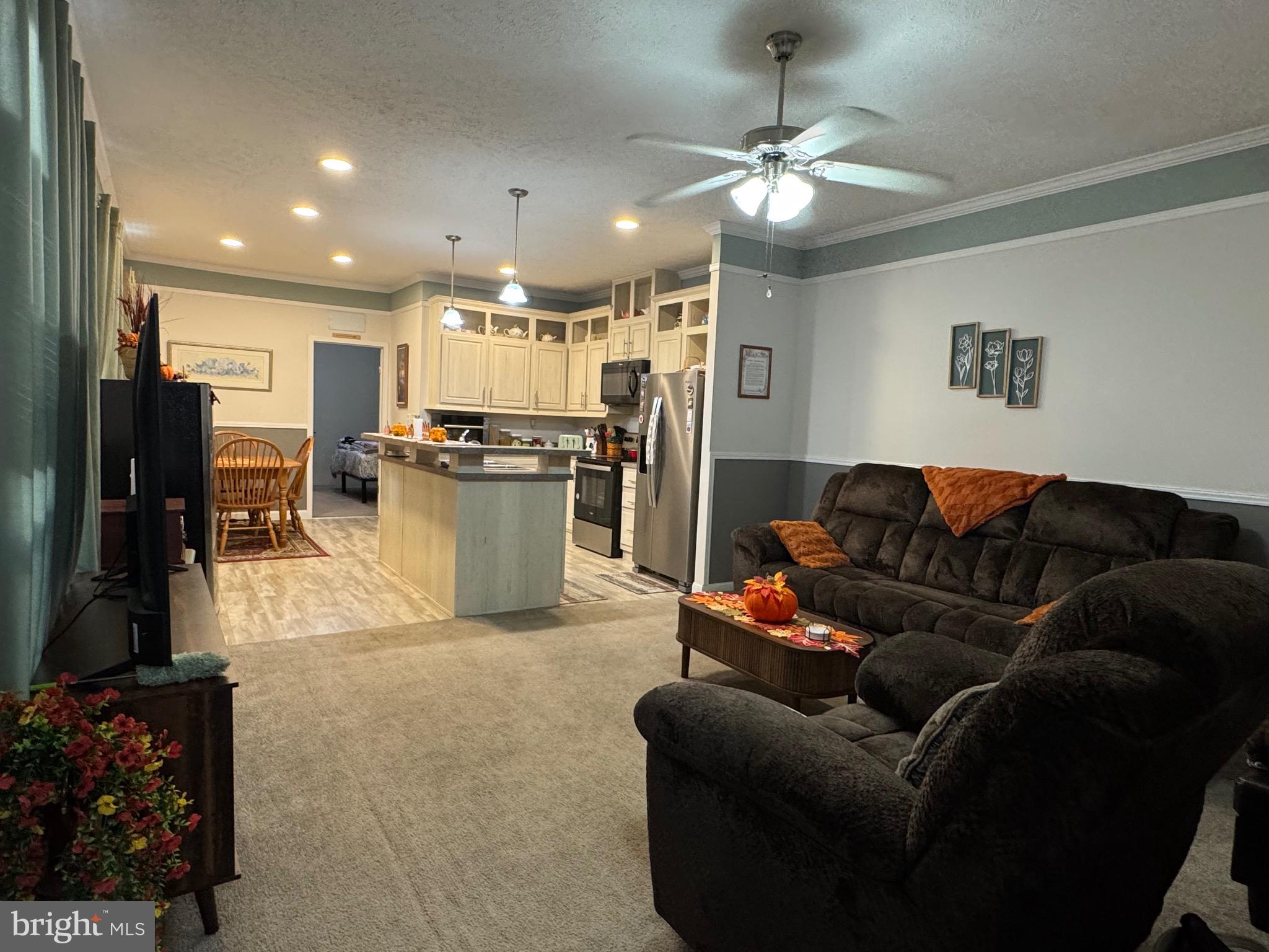 59 N HENDRICKS LANE