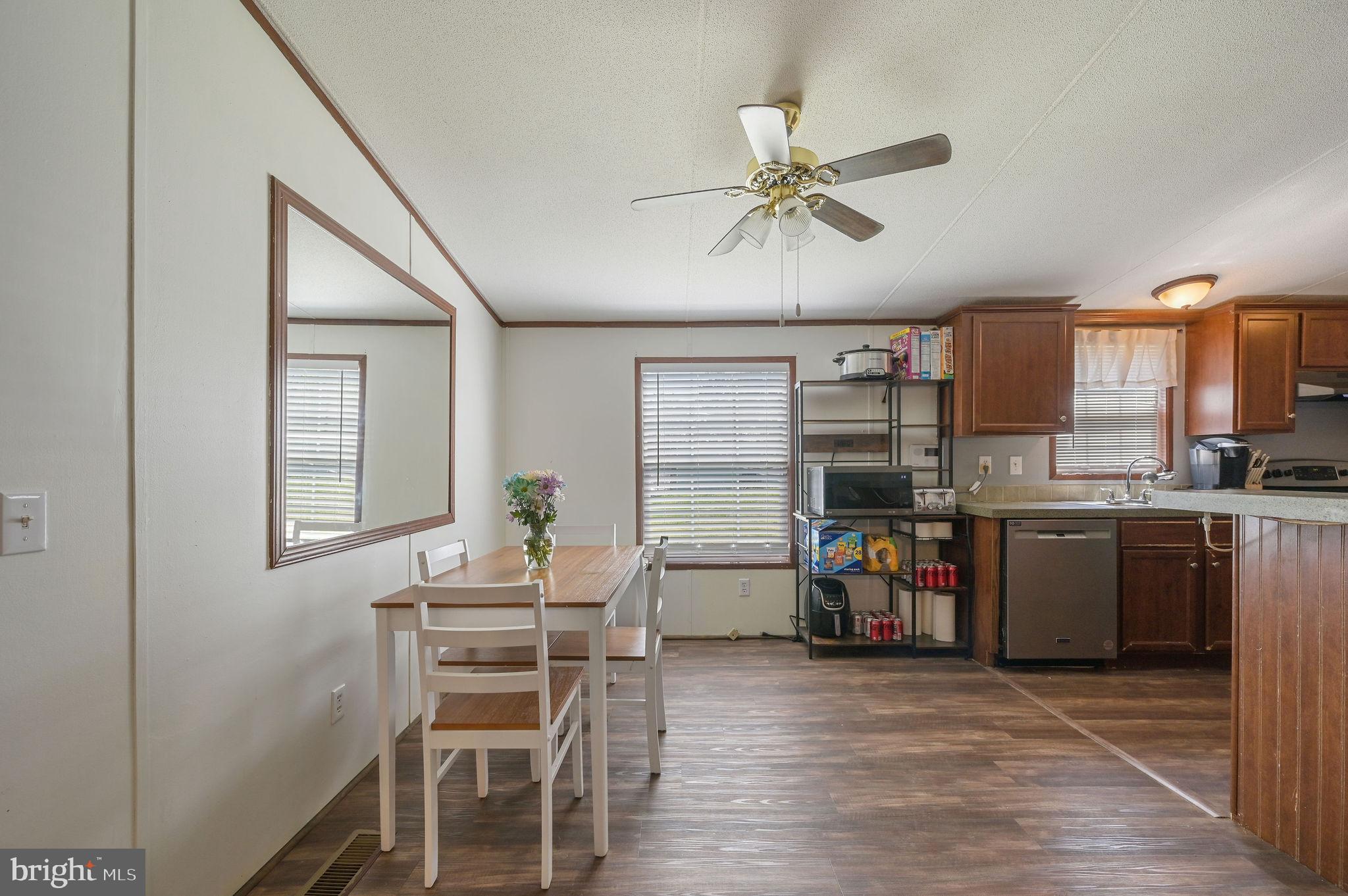33 HEDGEROW HOLLOW ROAD 33