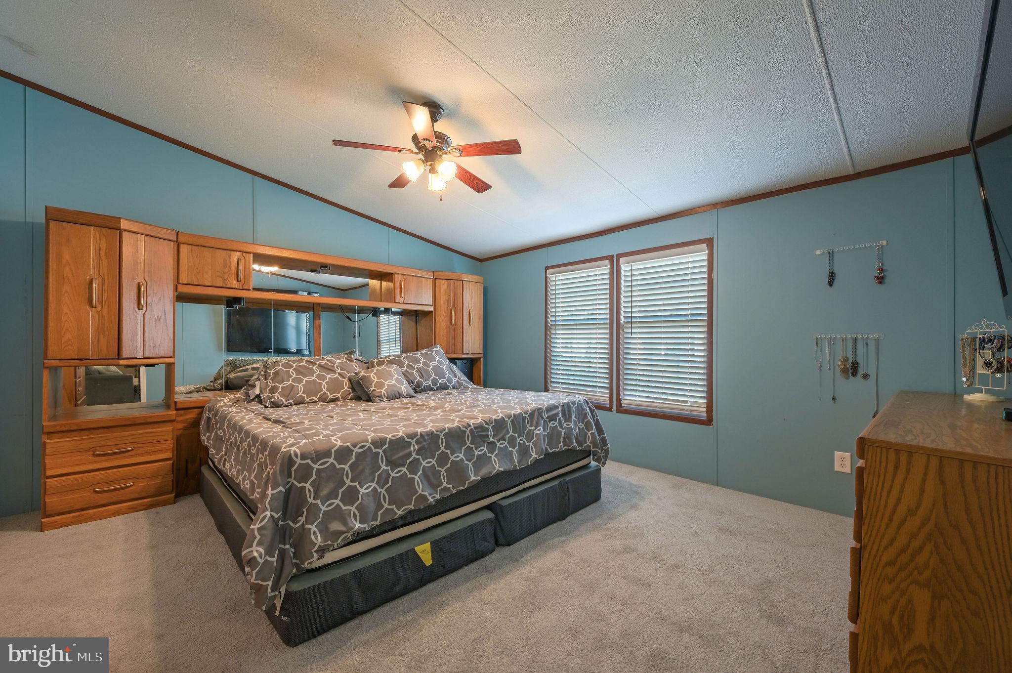 33 HEDGEROW HOLLOW ROAD 33