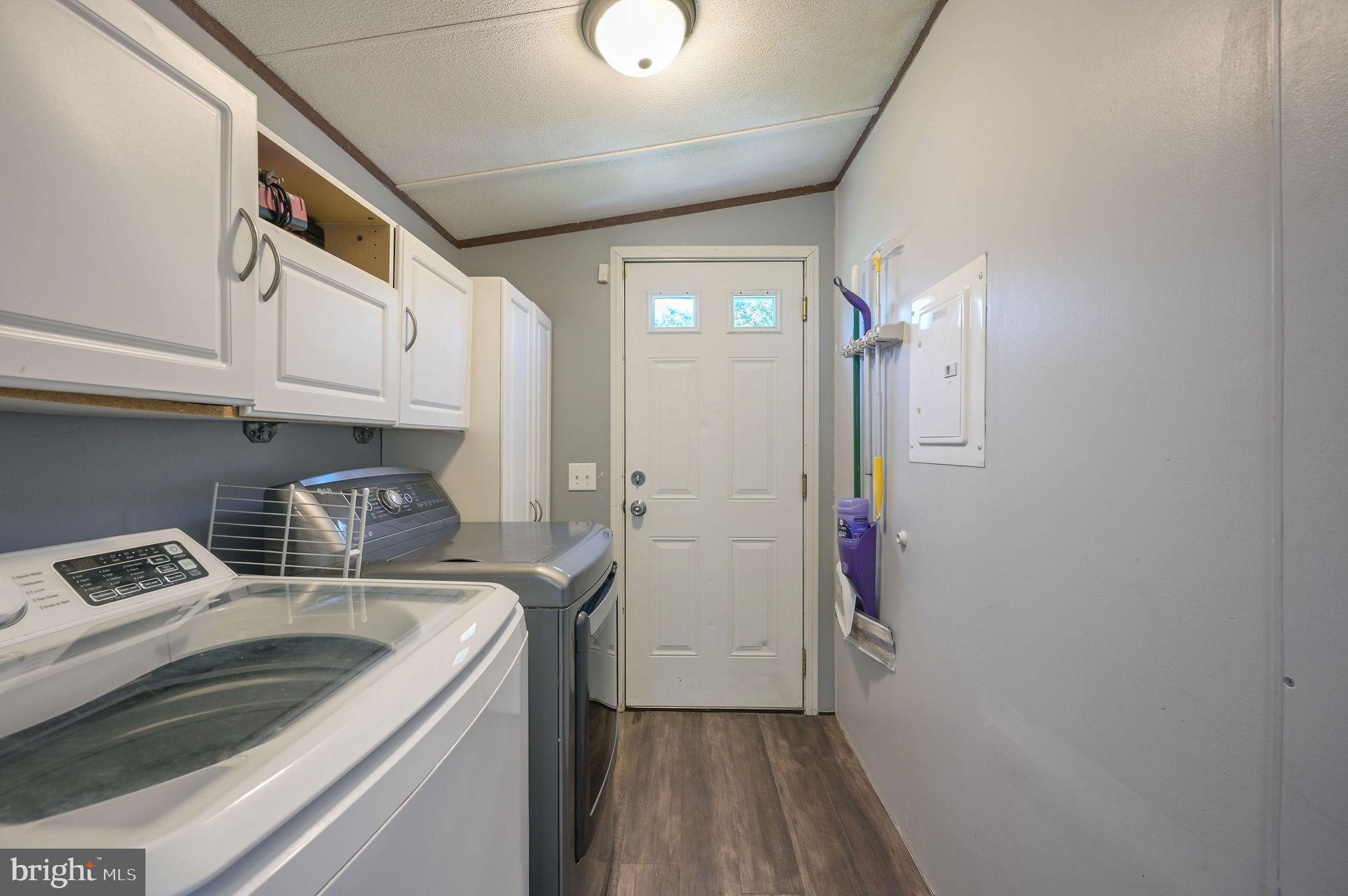 33 HEDGEROW HOLLOW ROAD 33