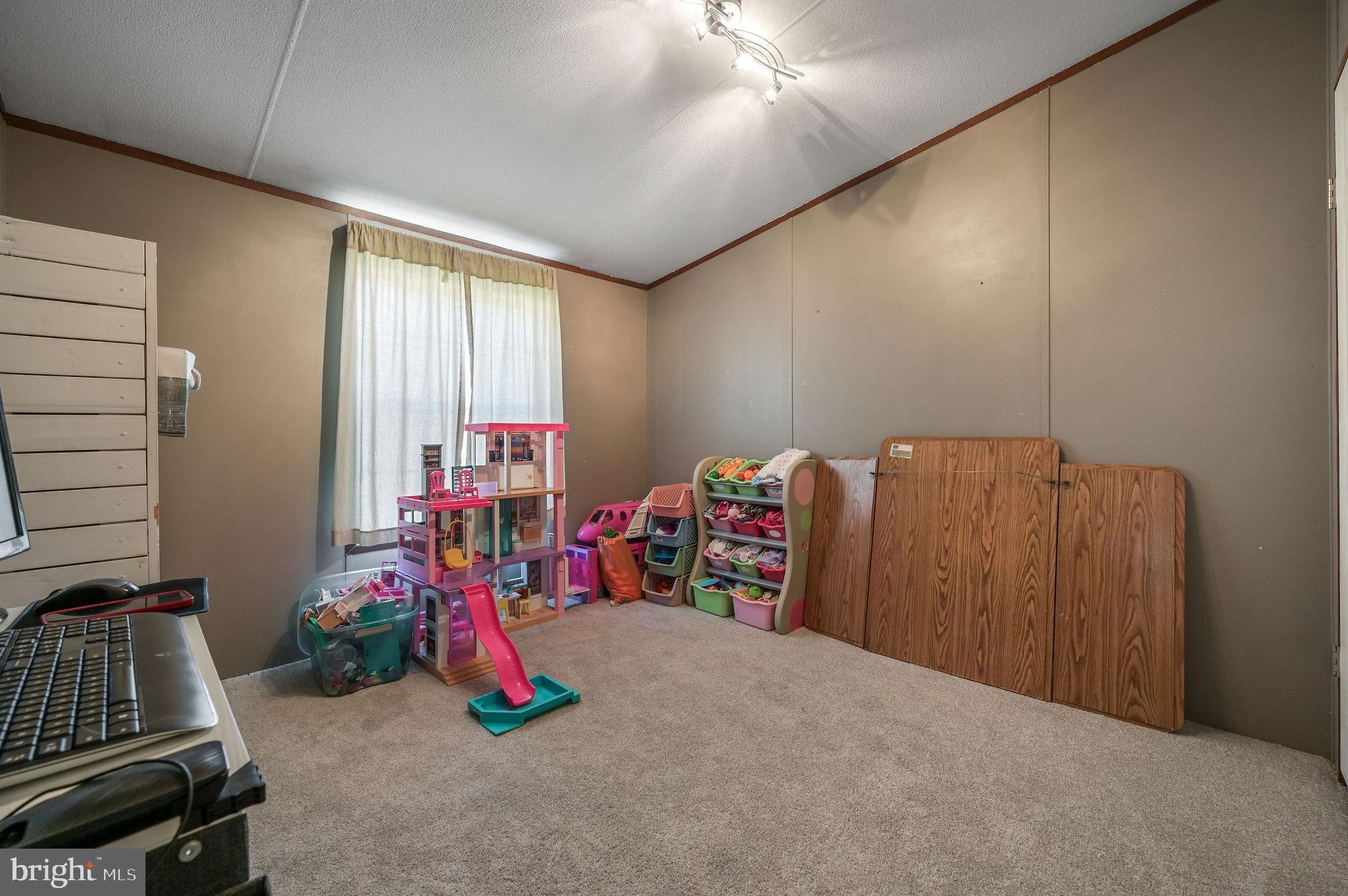 33 HEDGEROW HOLLOW ROAD 33