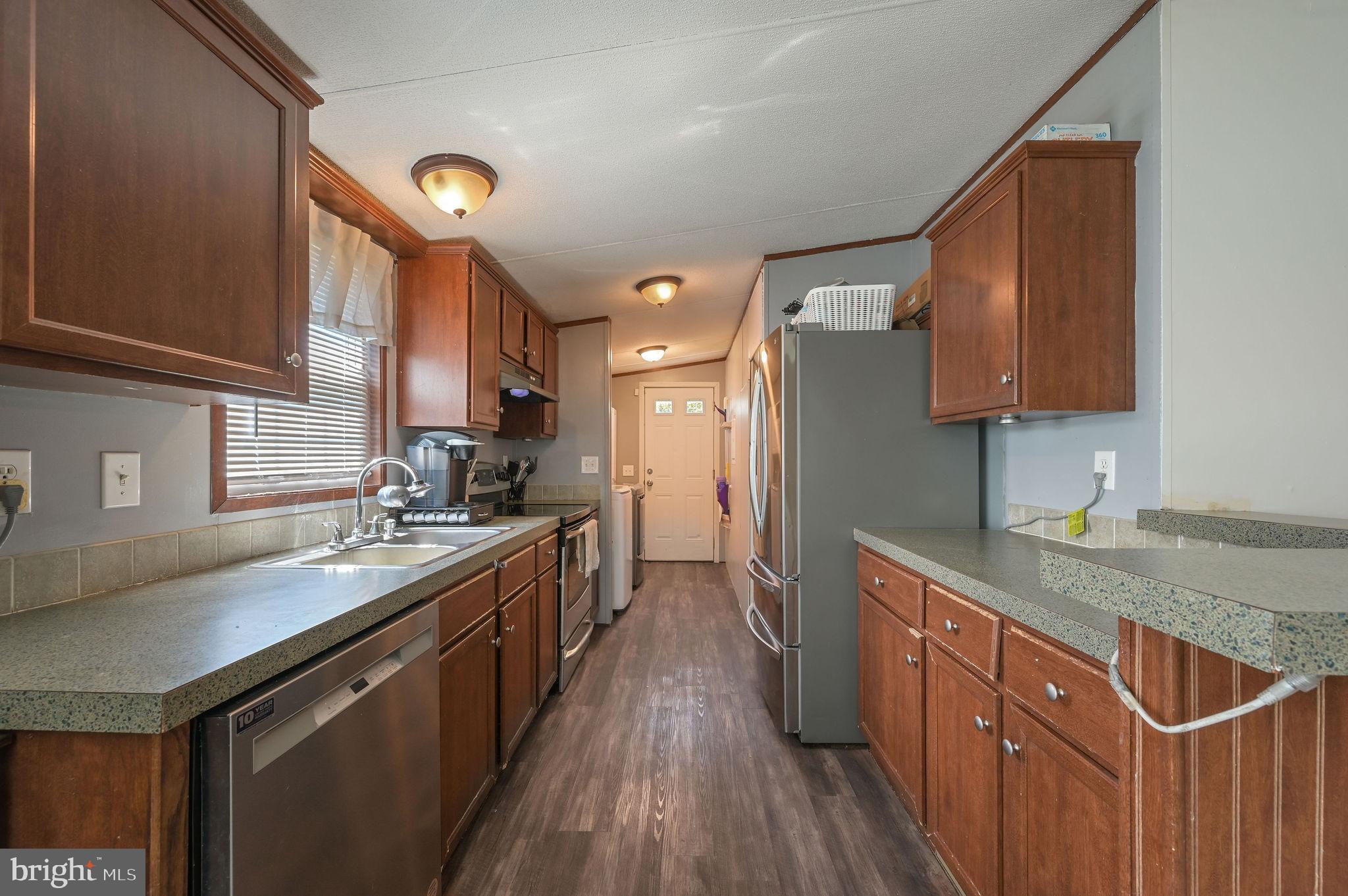 33 HEDGEROW HOLLOW ROAD 33