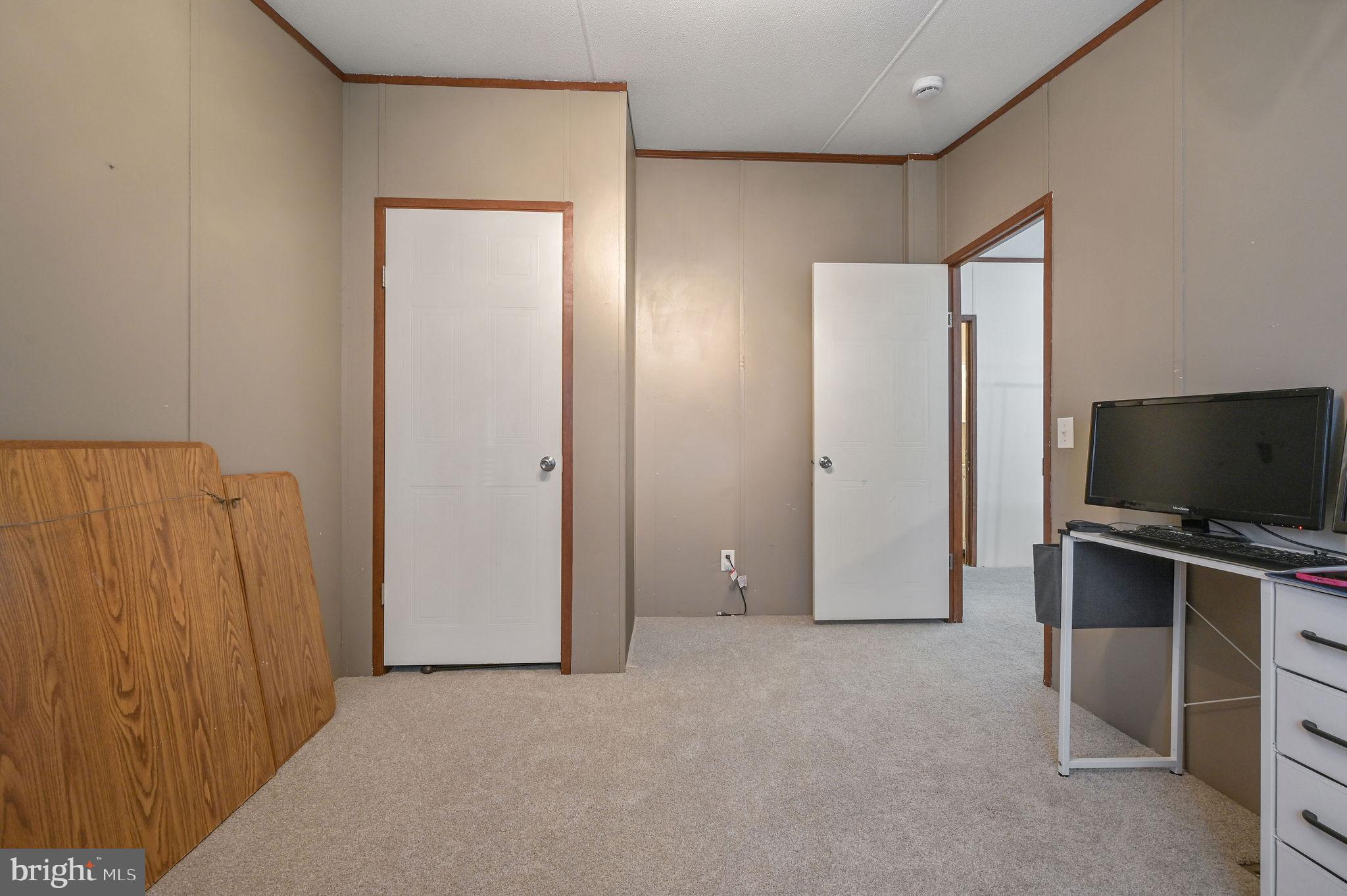 33 HEDGEROW HOLLOW ROAD 33