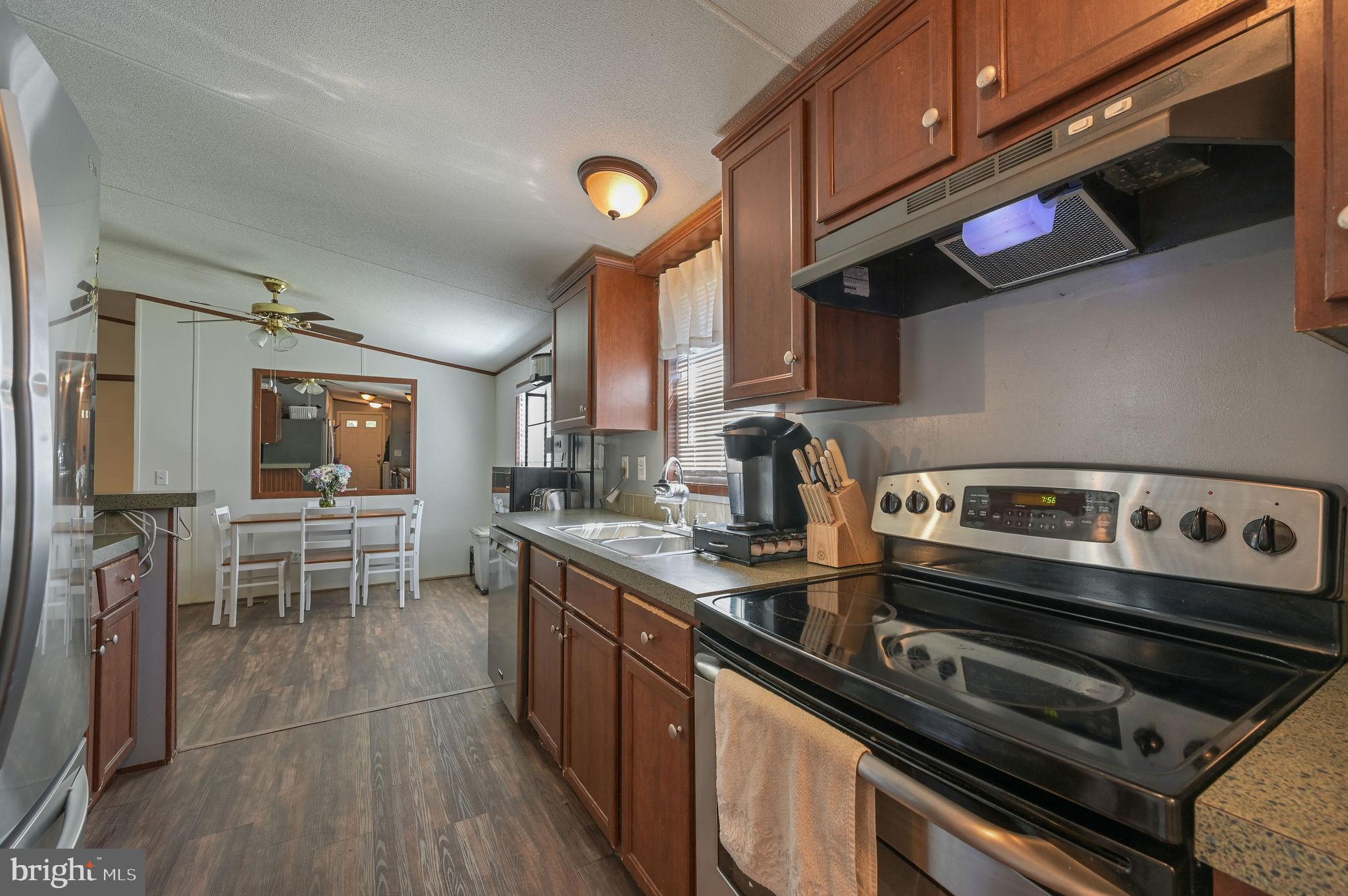 33 HEDGEROW HOLLOW ROAD 33