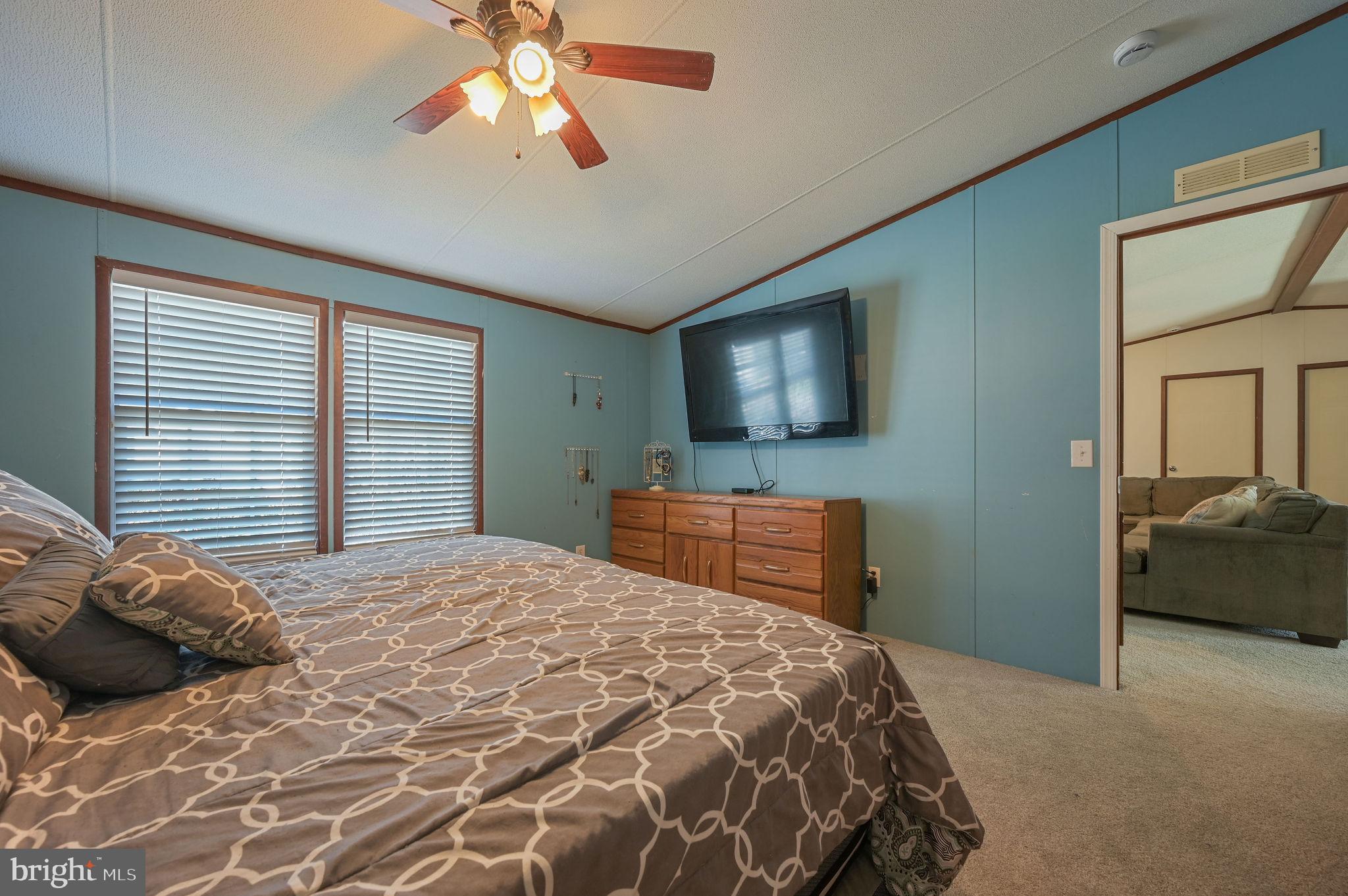 33 HEDGEROW HOLLOW ROAD 33