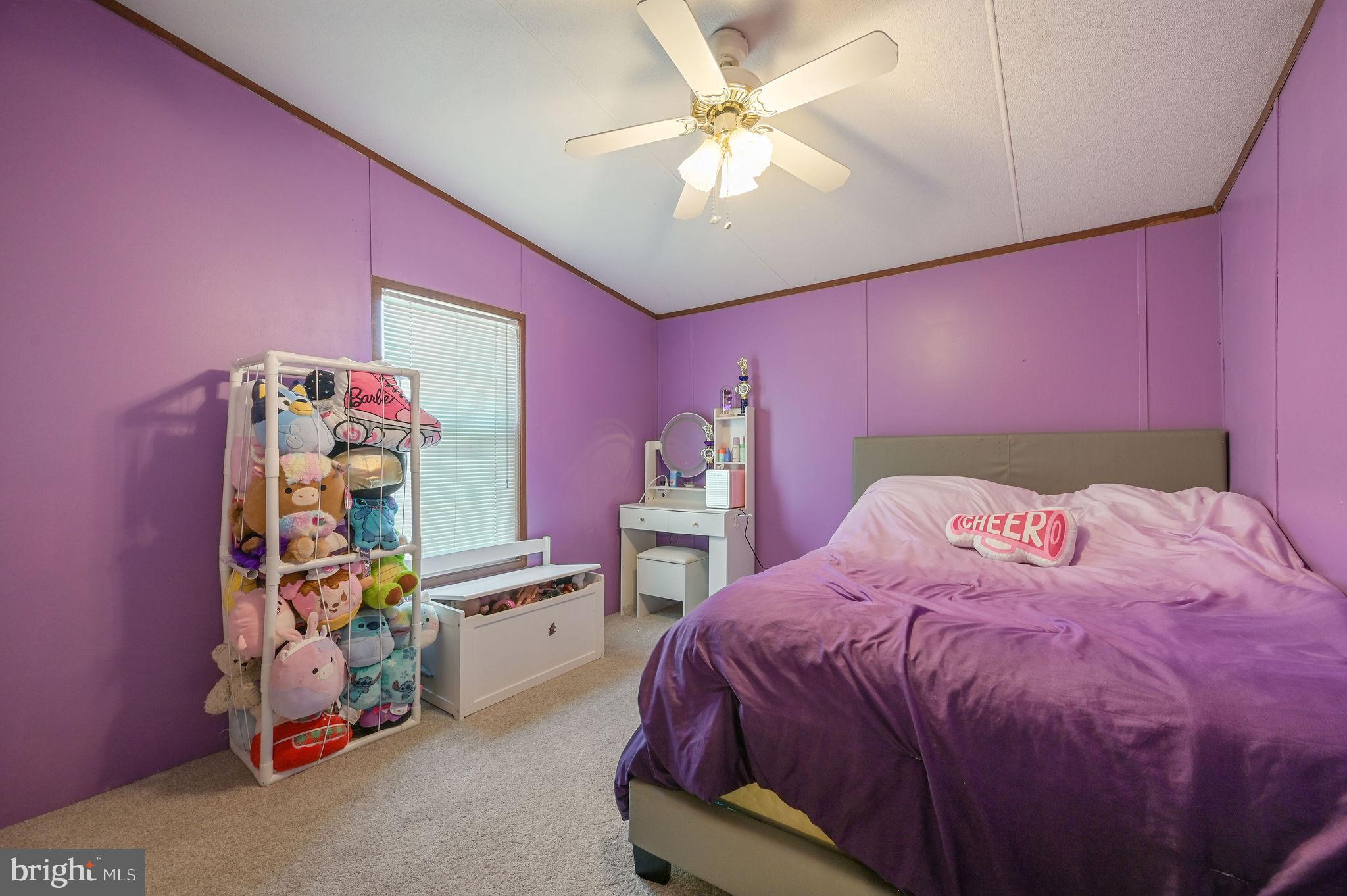 33 HEDGEROW HOLLOW ROAD 33