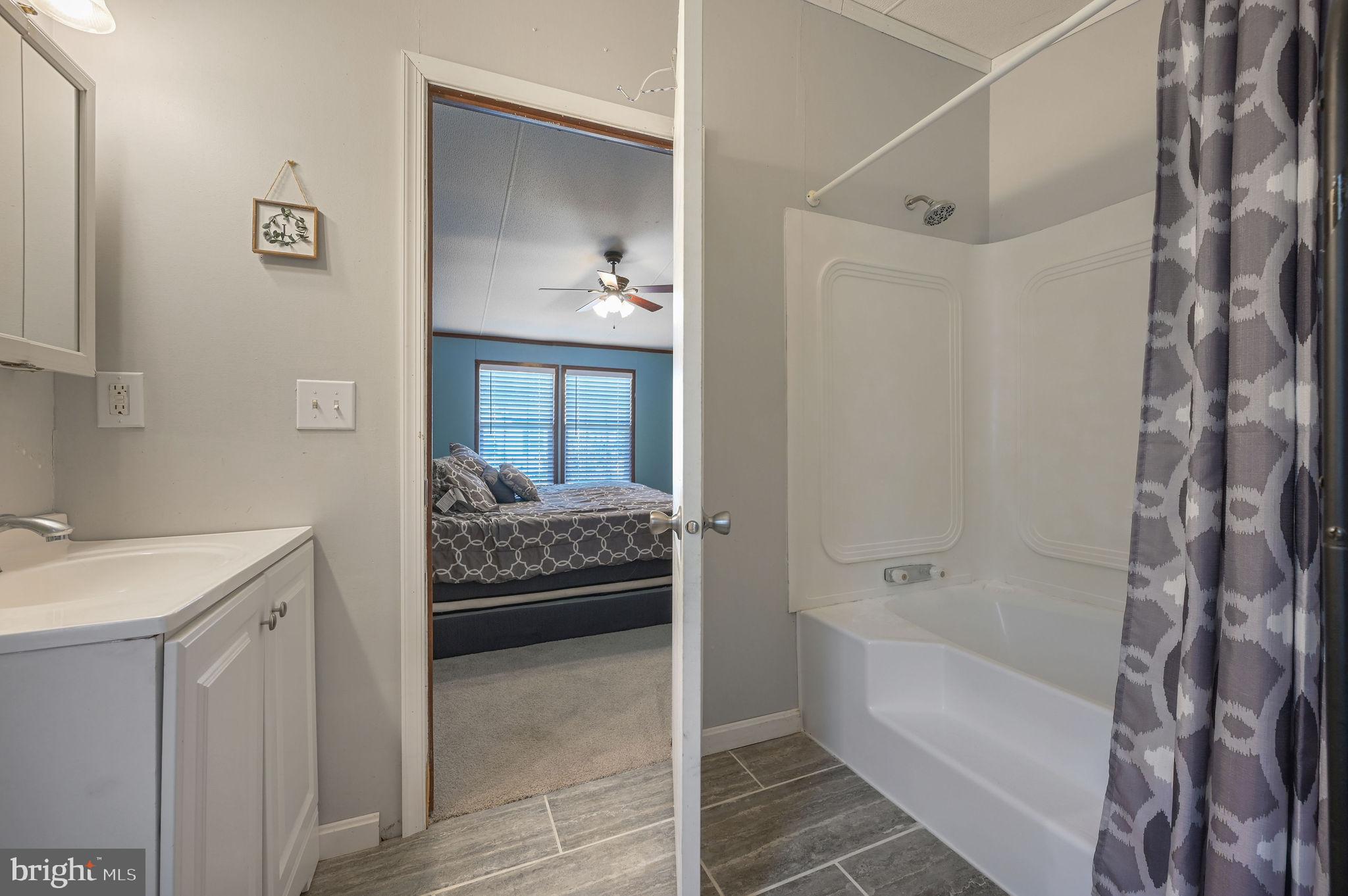 33 HEDGEROW HOLLOW ROAD 33