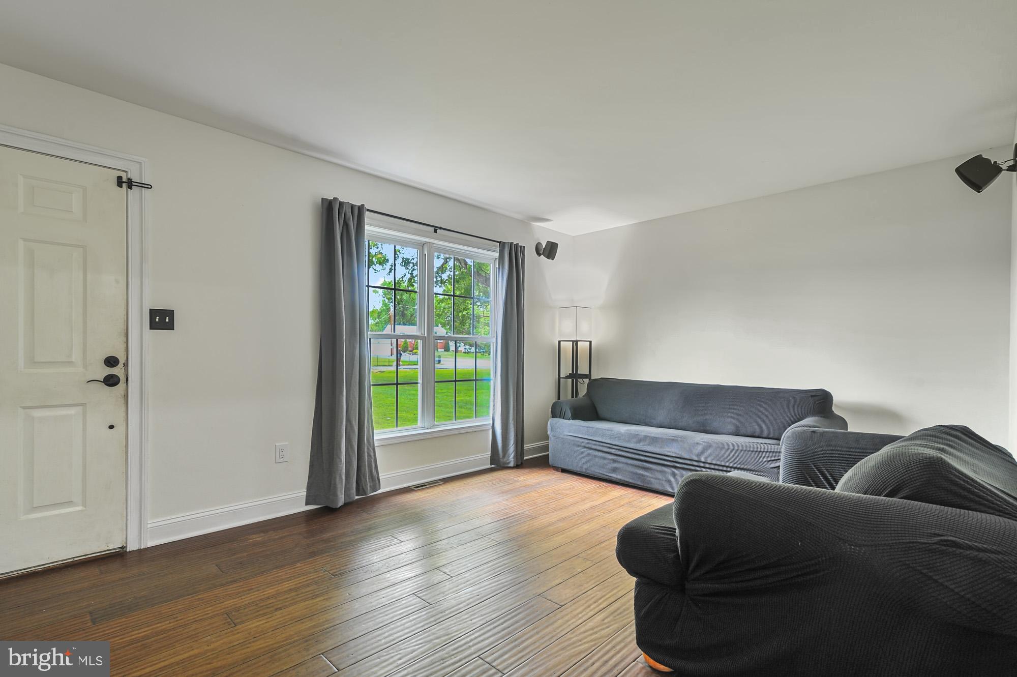 10 EMMELLS LANE