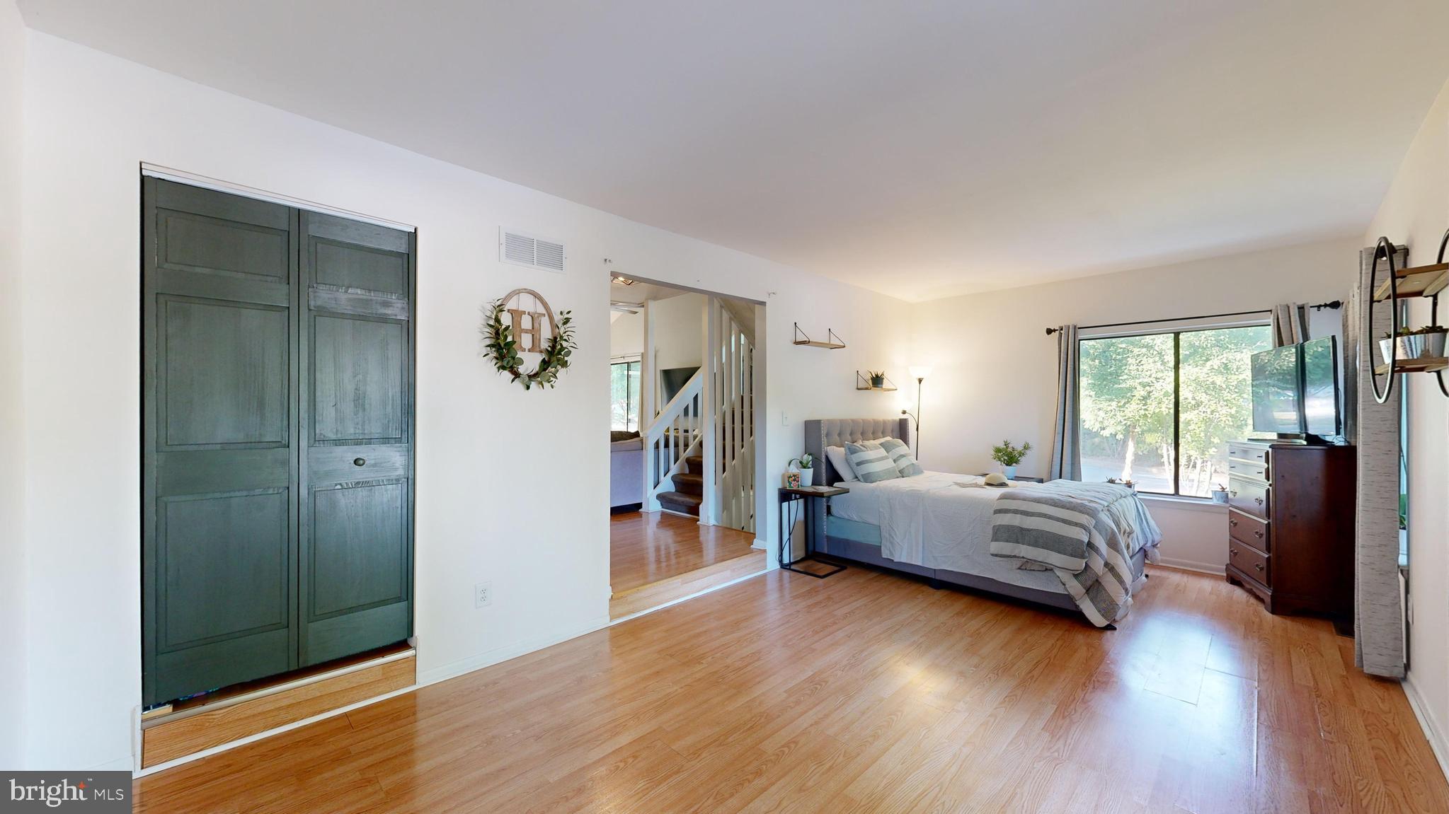 4943 MERMAID BOULEVARD