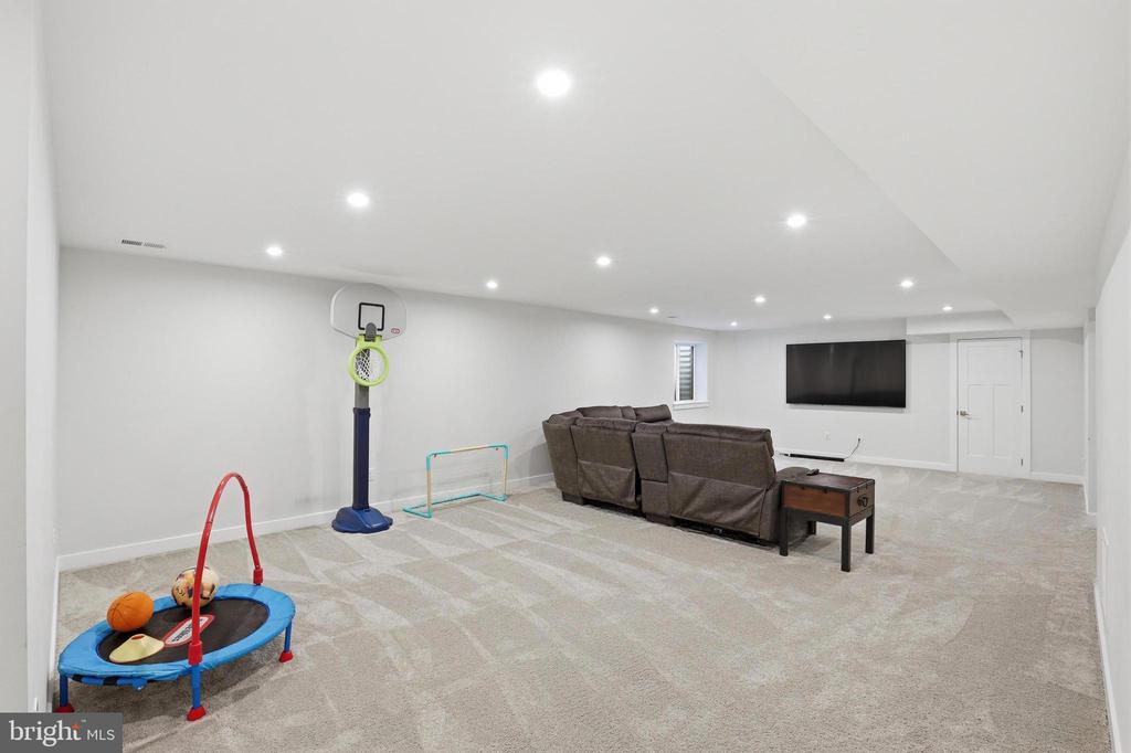 649 SPRING HOLLOW DRIVE