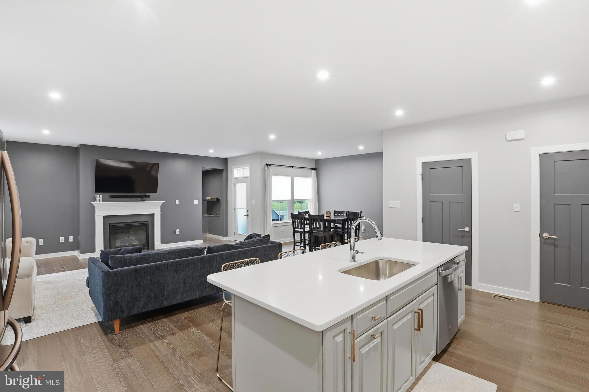 649 SPRING HOLLOW DRIVE