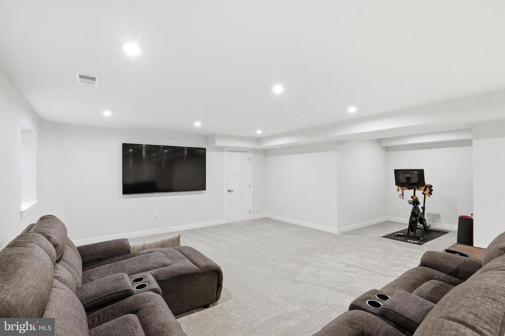 649 SPRING HOLLOW DRIVE