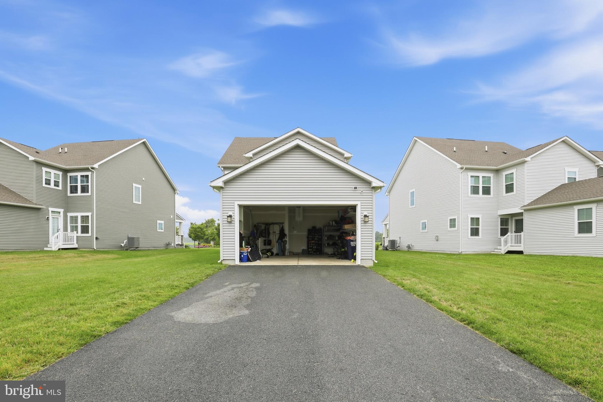 649 SPRING HOLLOW DRIVE