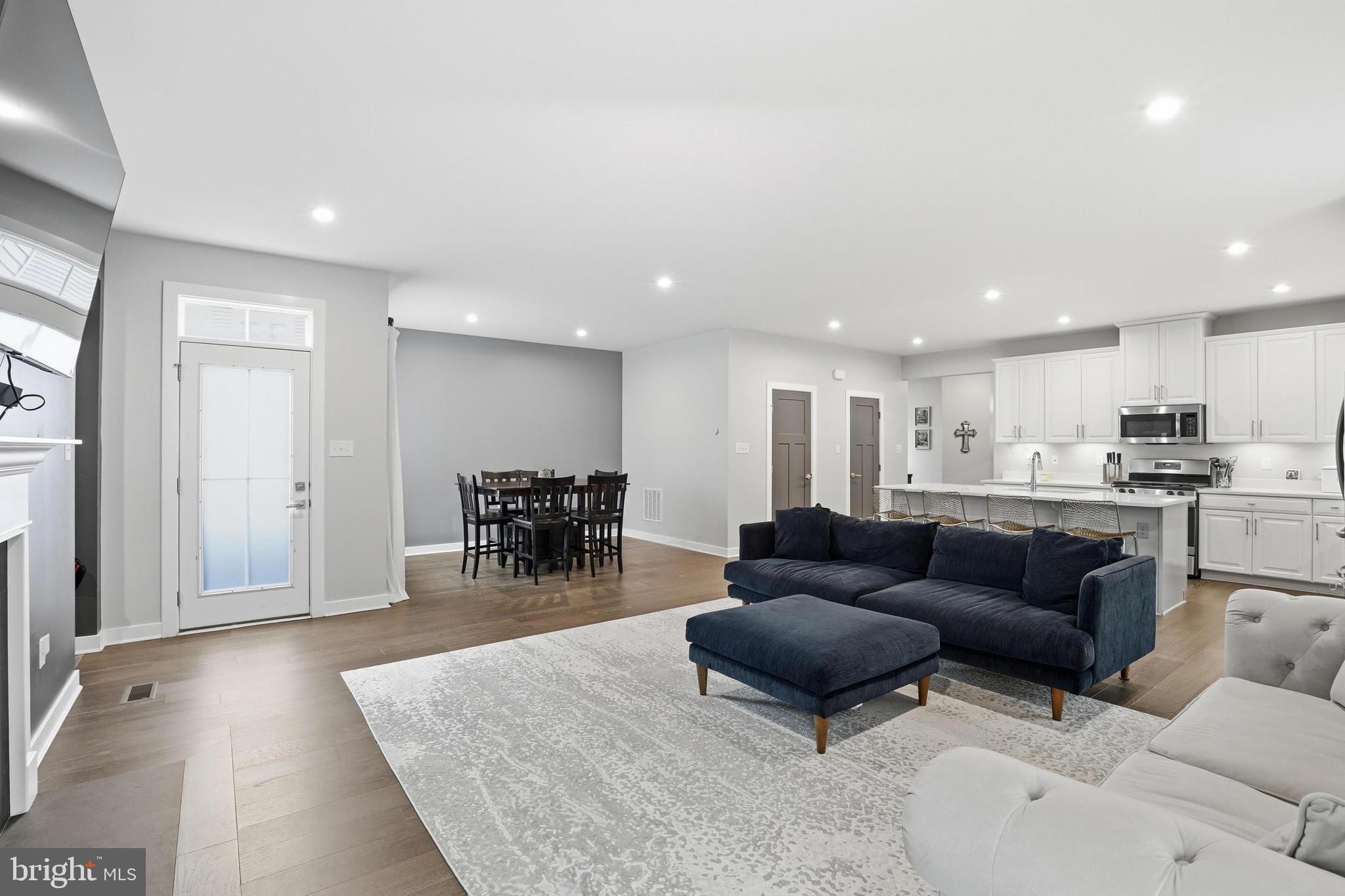 649 SPRING HOLLOW DRIVE