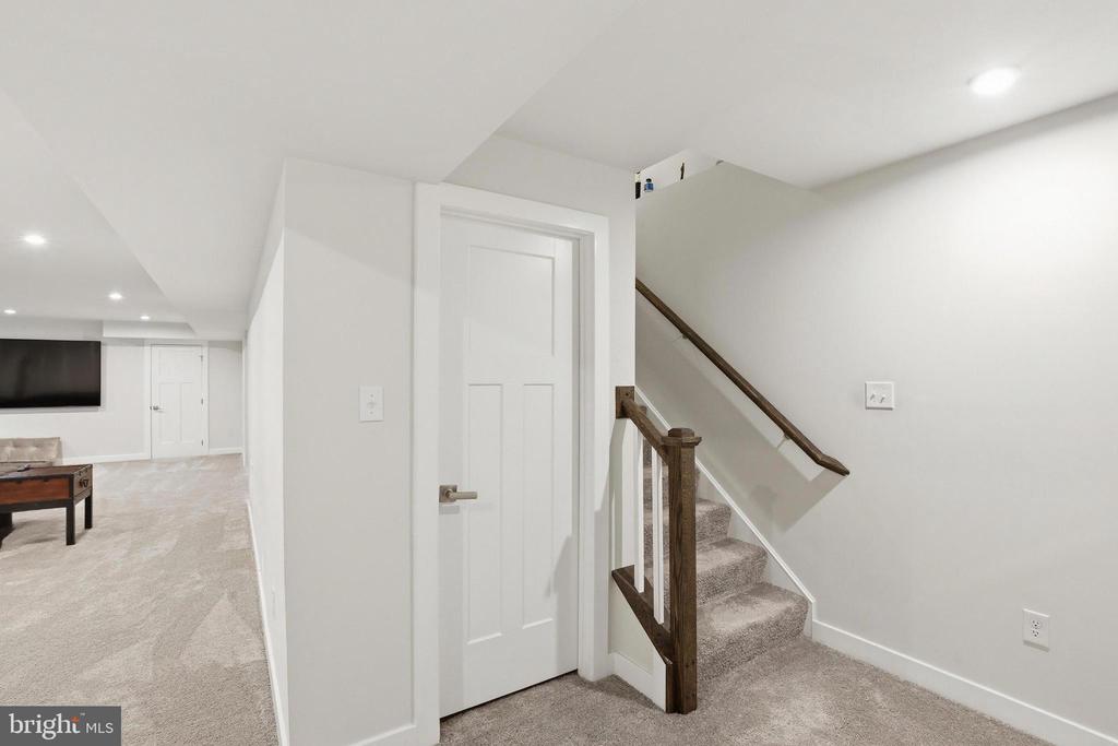 649 SPRING HOLLOW DRIVE
