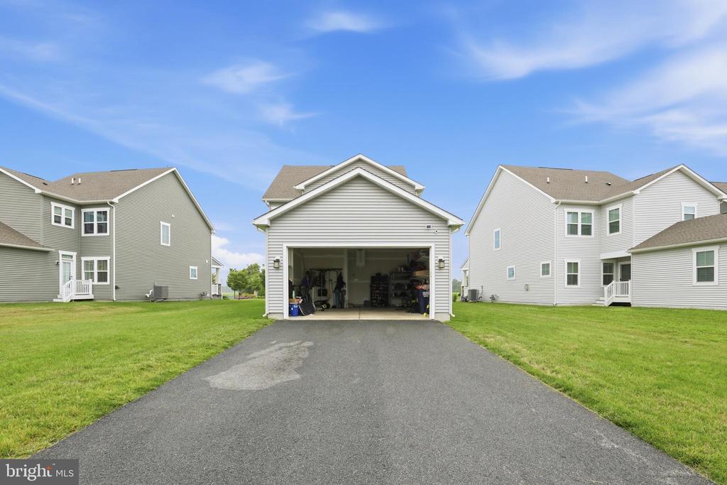 649 SPRING HOLLOW DRIVE