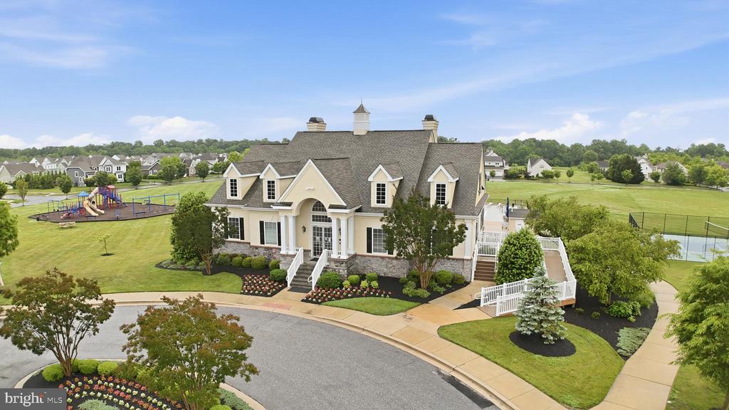 649 SPRING HOLLOW DRIVE
