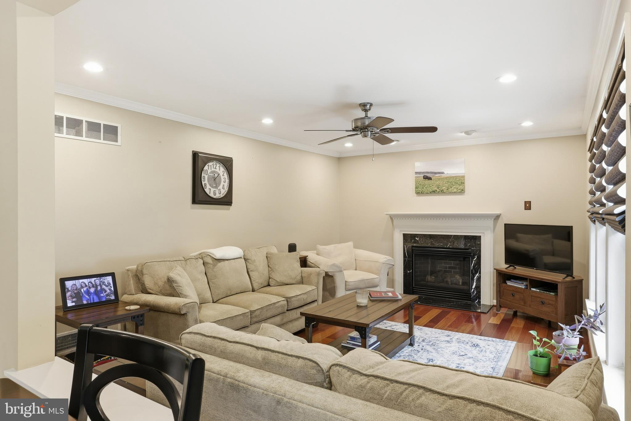 27 E MINGLEWOOD DRIVE