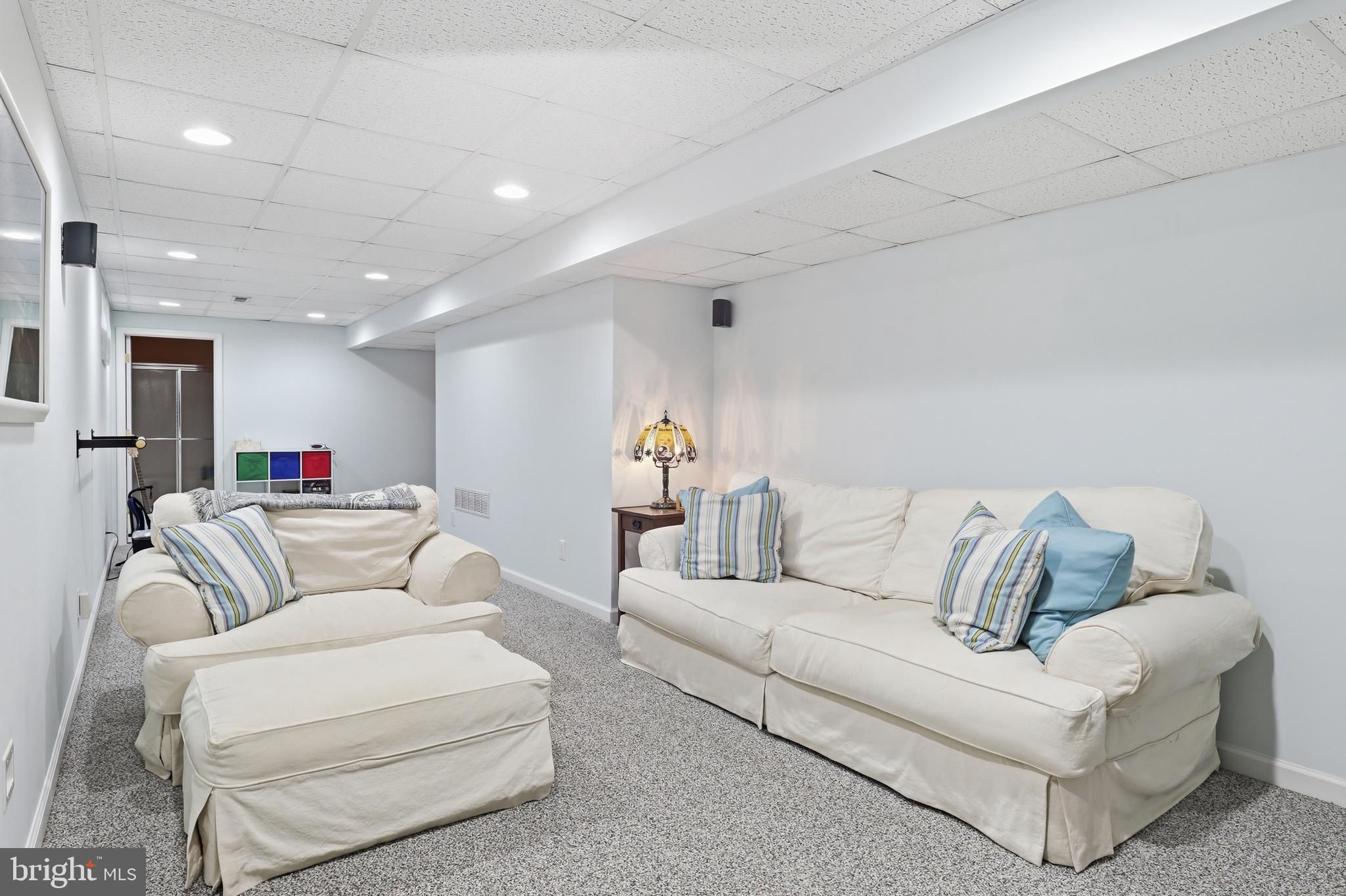 27 E MINGLEWOOD DRIVE
