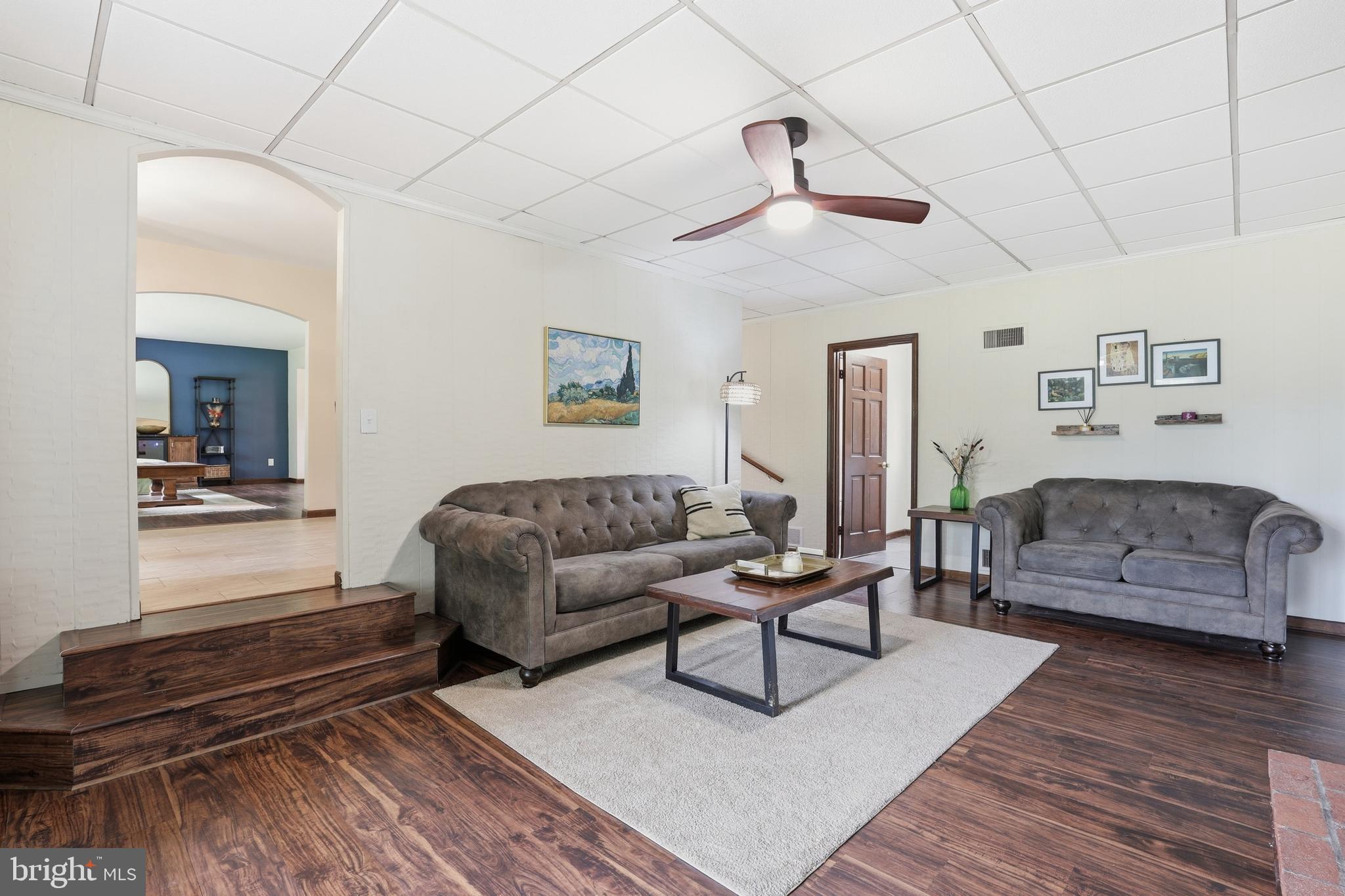 1853 VANDYKE GREENSPRING ROAD
