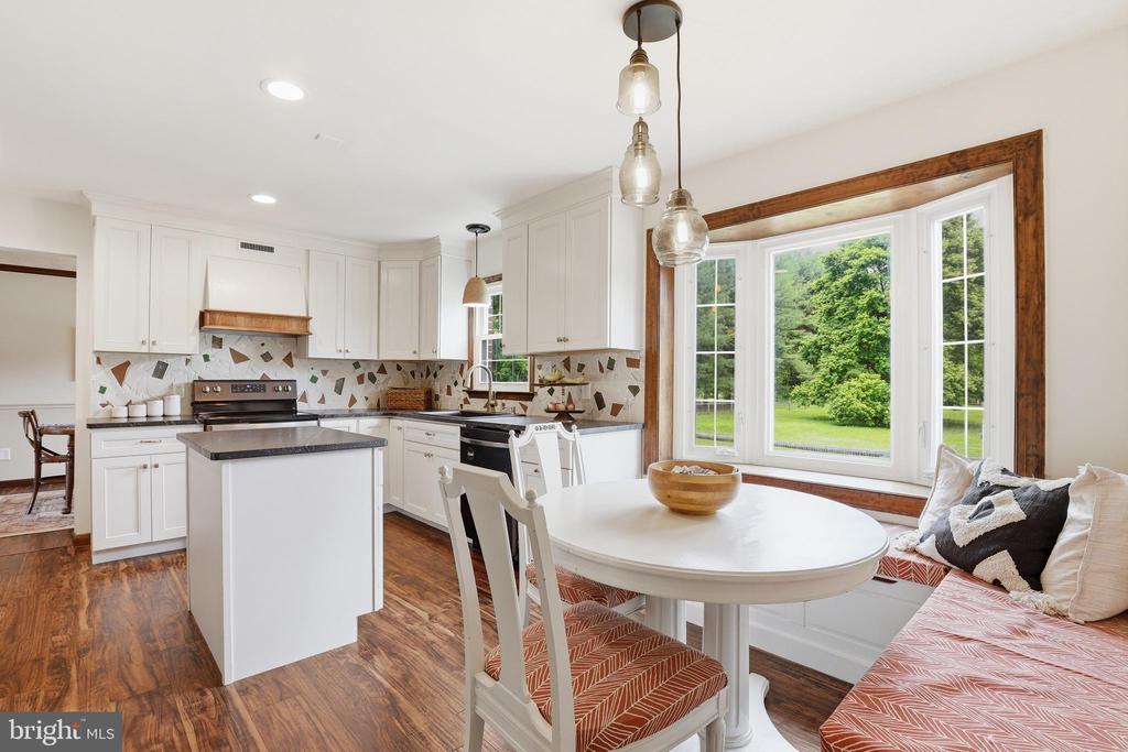 1853 VANDYKE GREENSPRING ROAD