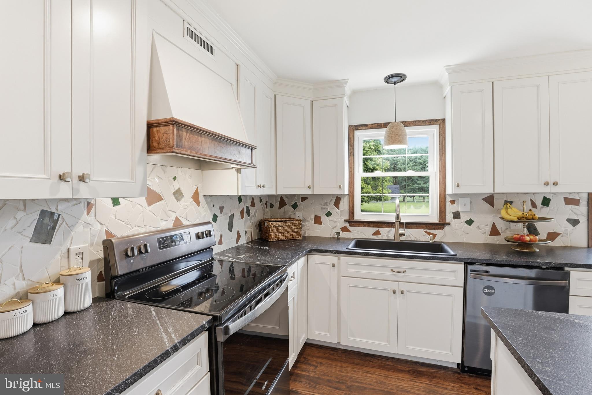 1853 VANDYKE GREENSPRING ROAD