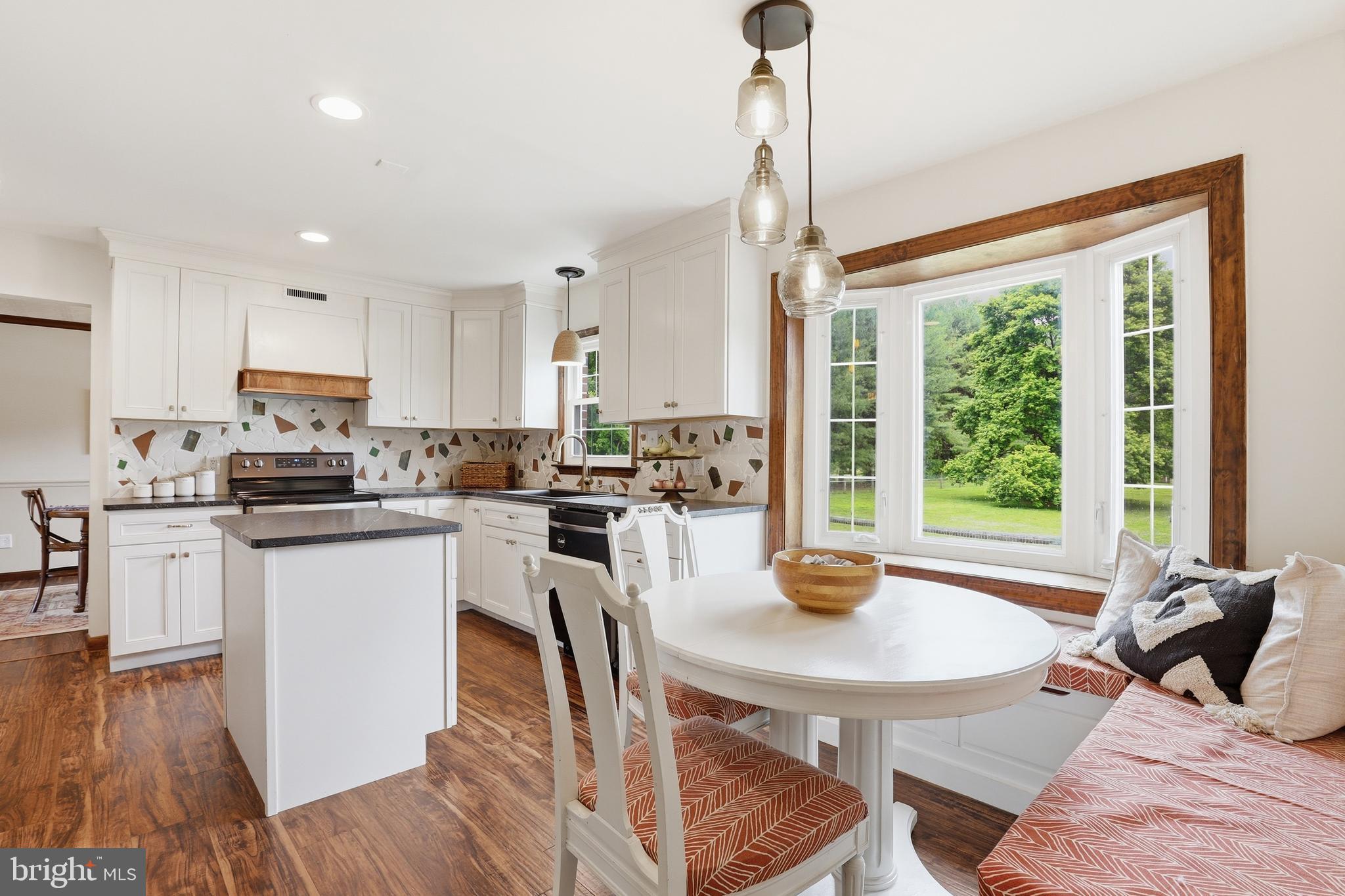 1853 VANDYKE GREENSPRING ROAD