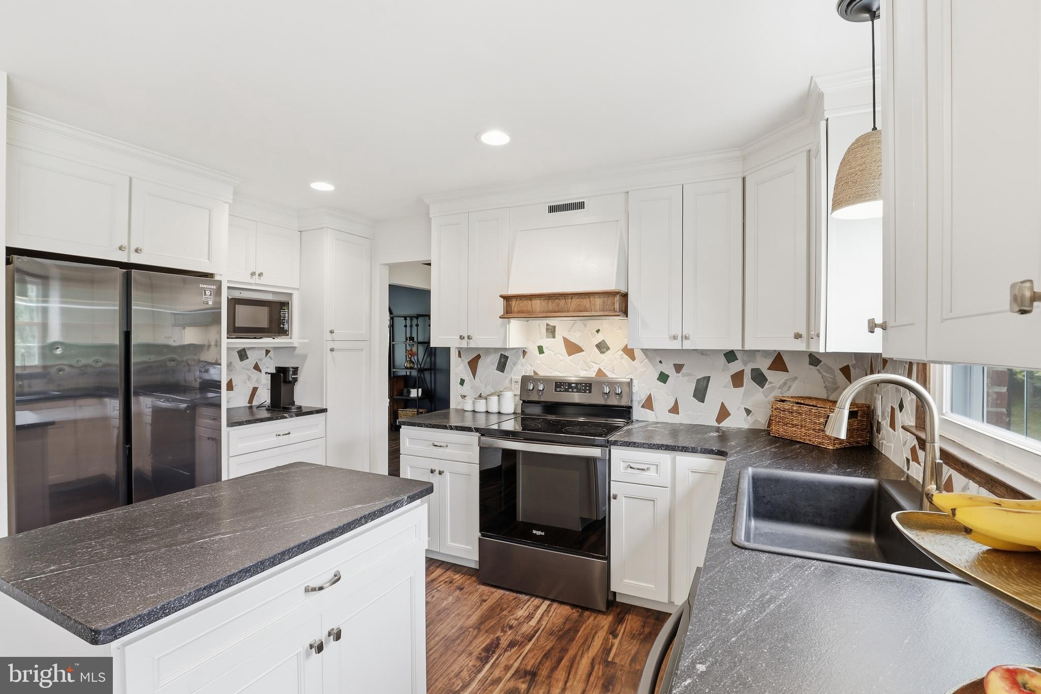1853 VANDYKE GREENSPRING ROAD