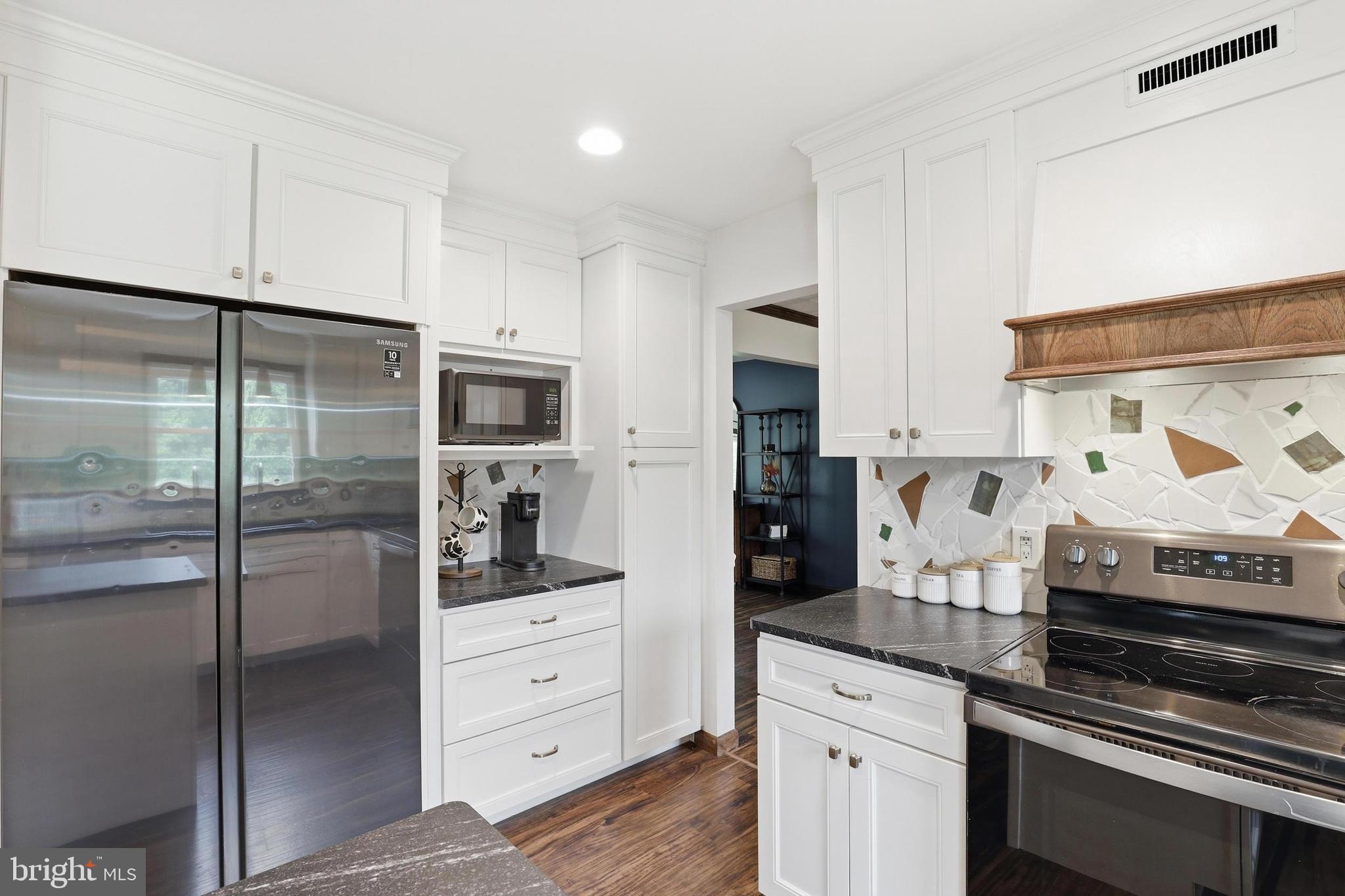 1853 VANDYKE GREENSPRING ROAD