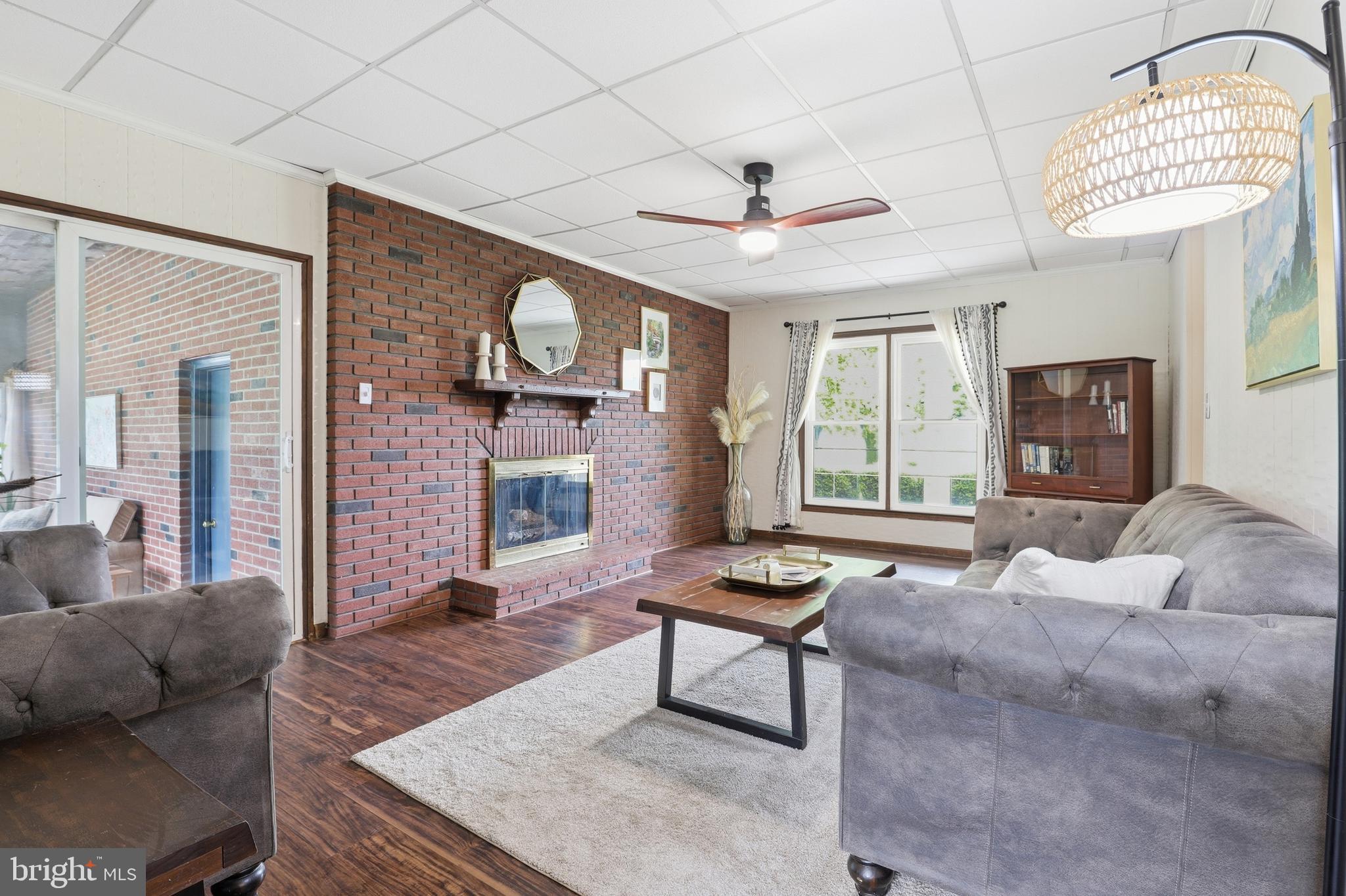 1853 VANDYKE GREENSPRING ROAD