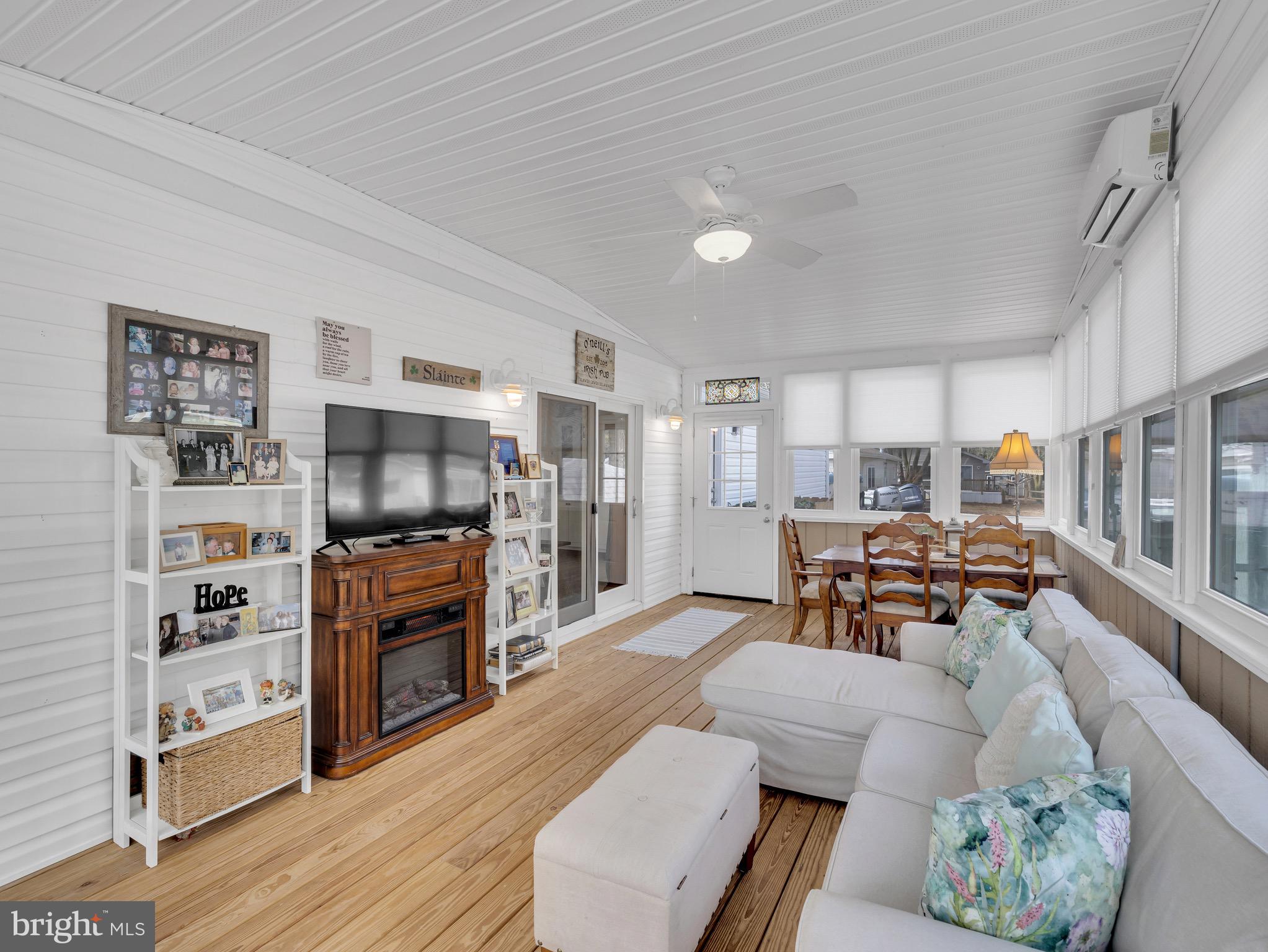 26930 WHITE HOUSE 53947