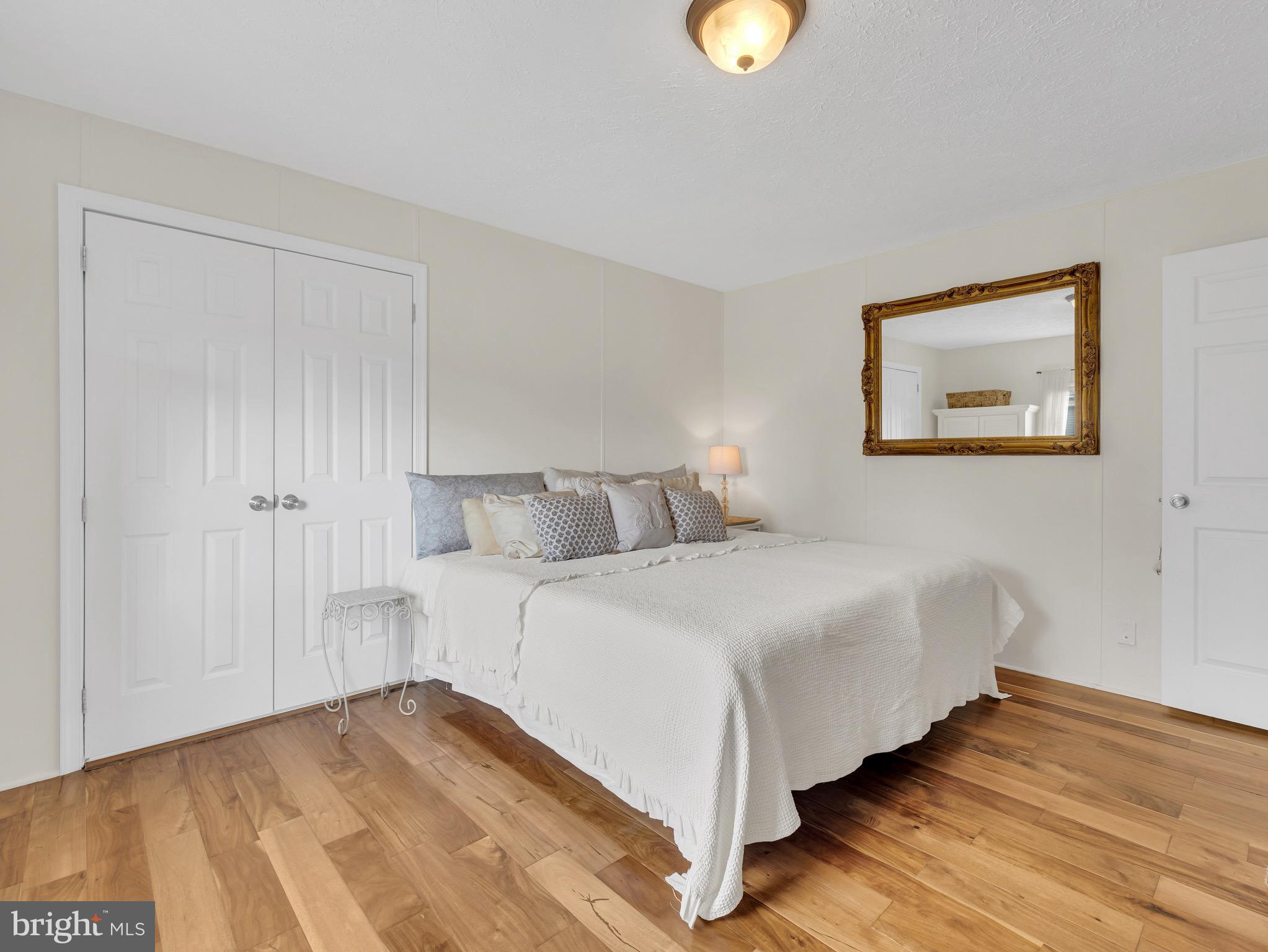 26930 WHITE HOUSE 53947