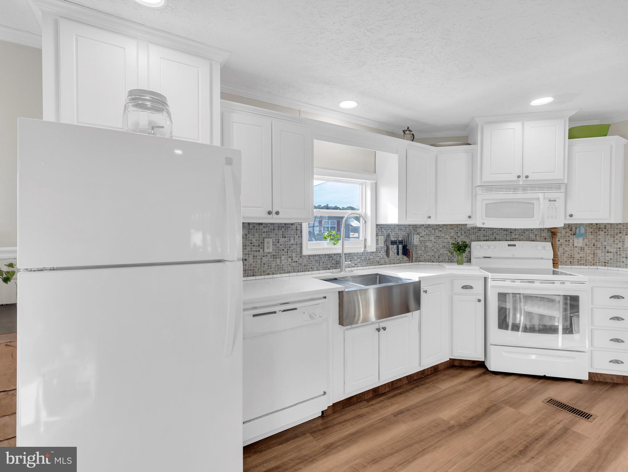 26930 WHITE HOUSE 53947