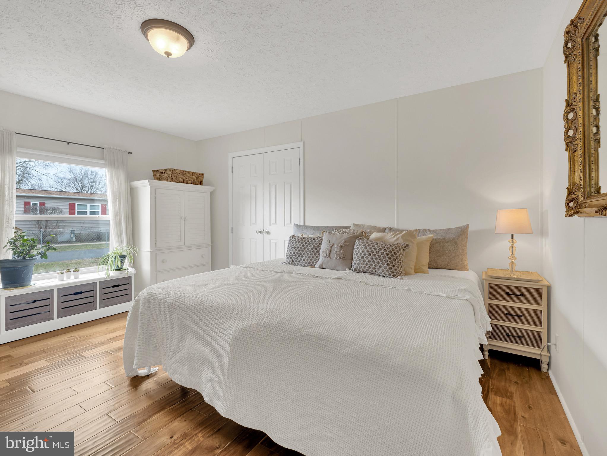26930 WHITE HOUSE 53947