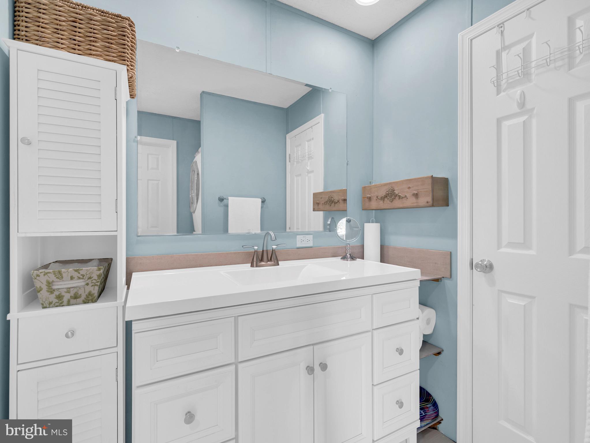 26930 WHITE HOUSE 53947