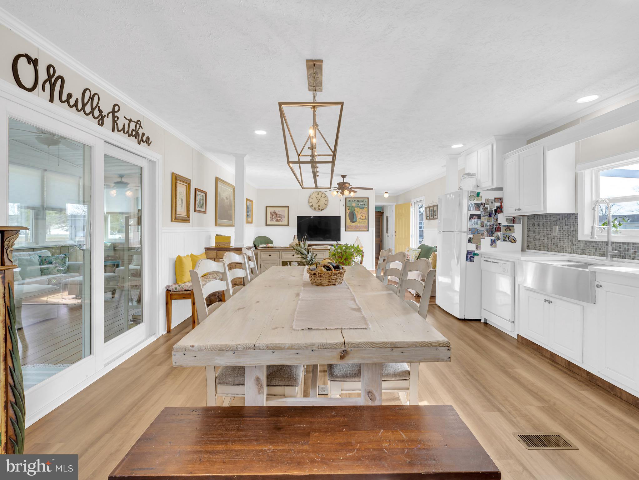 26930 WHITE HOUSE 53947
