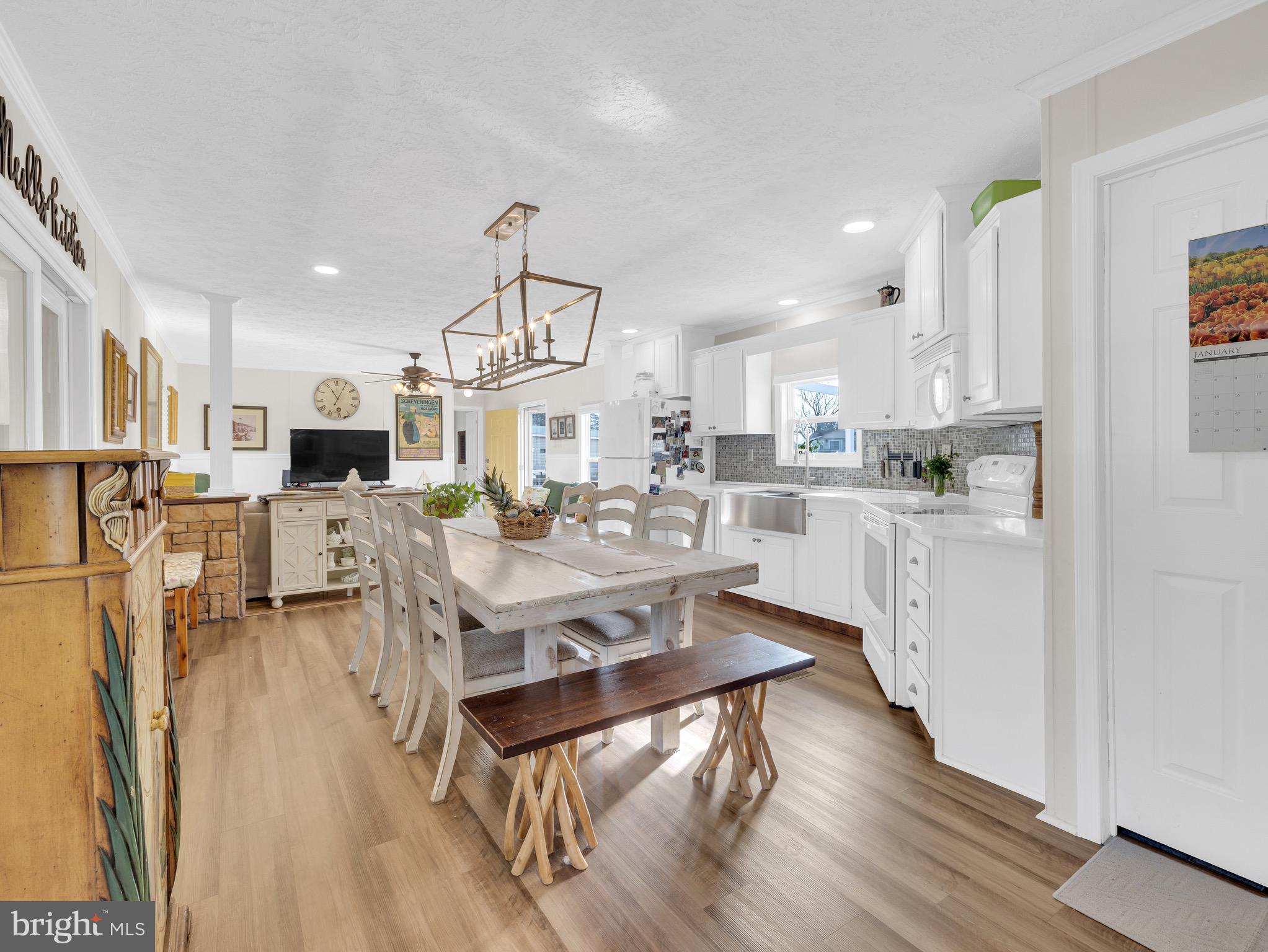 26930 WHITE HOUSE 53947
