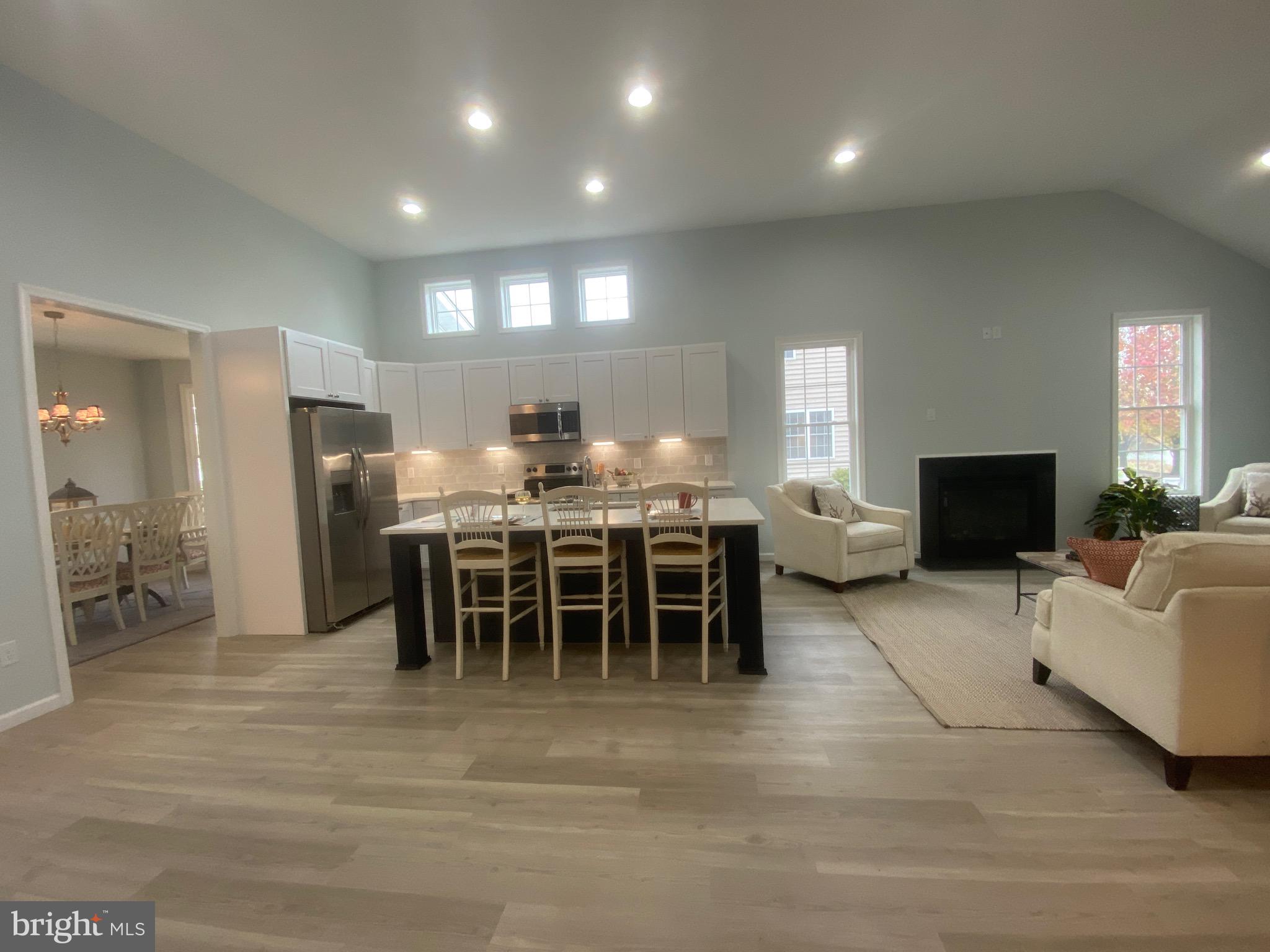 6 PLANTATION COURT