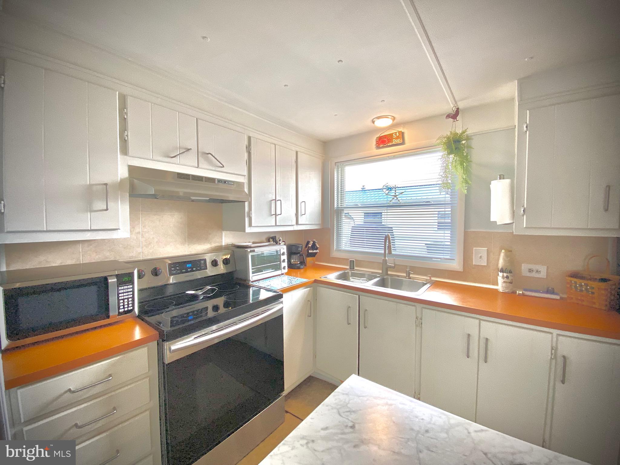 21787 D ST 13592