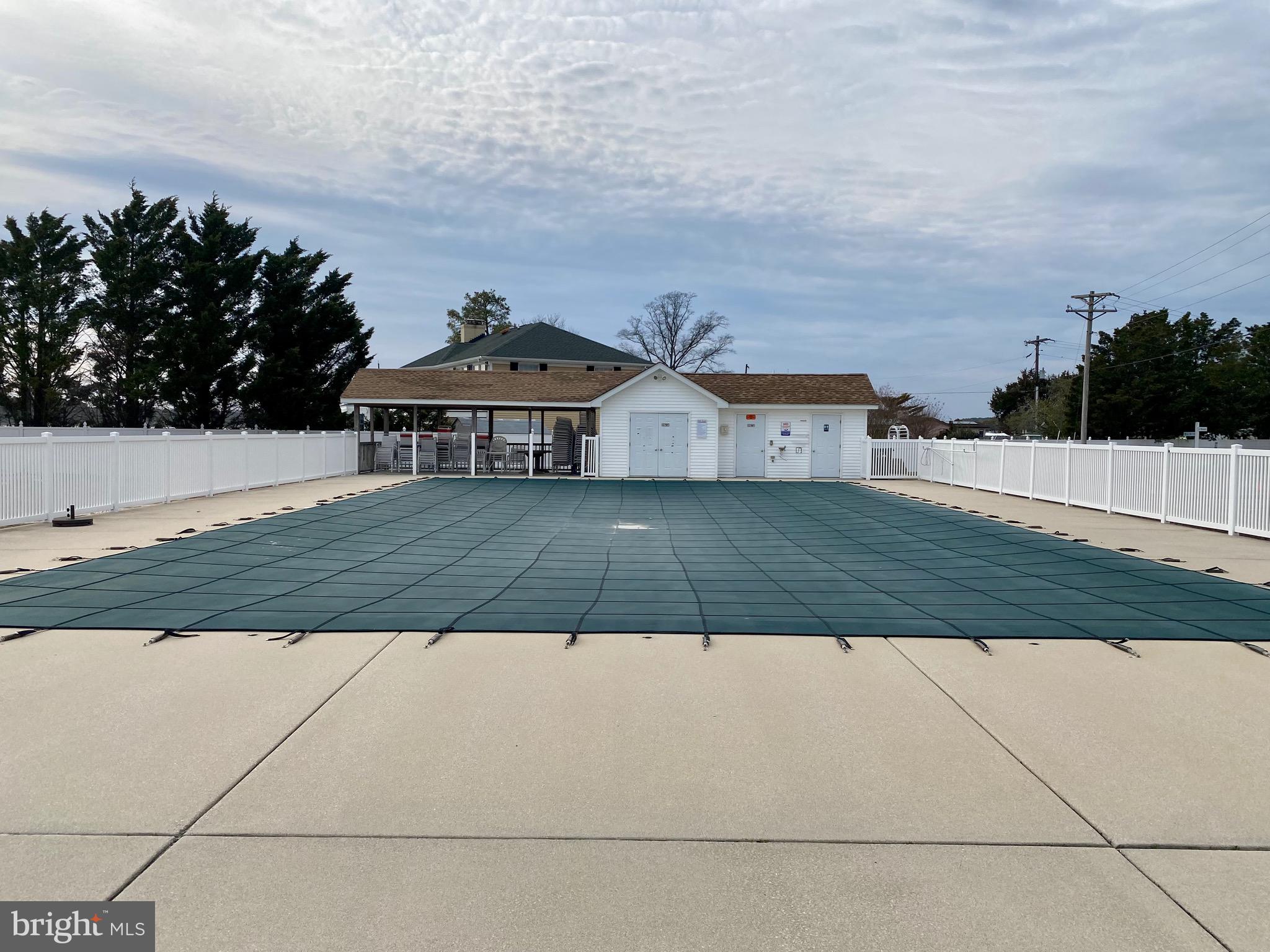 21787 D ST 13592