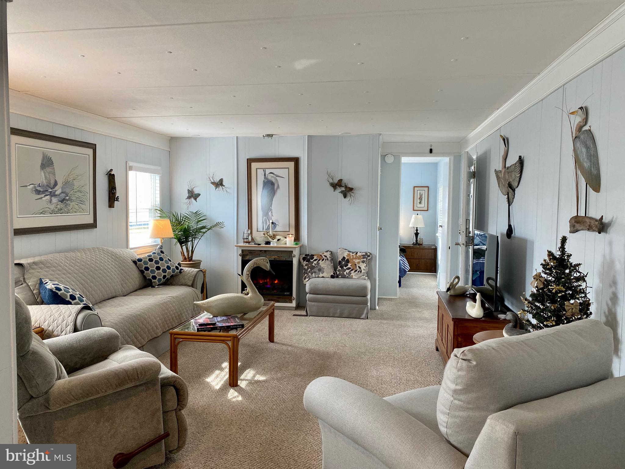 21787 D ST 13592