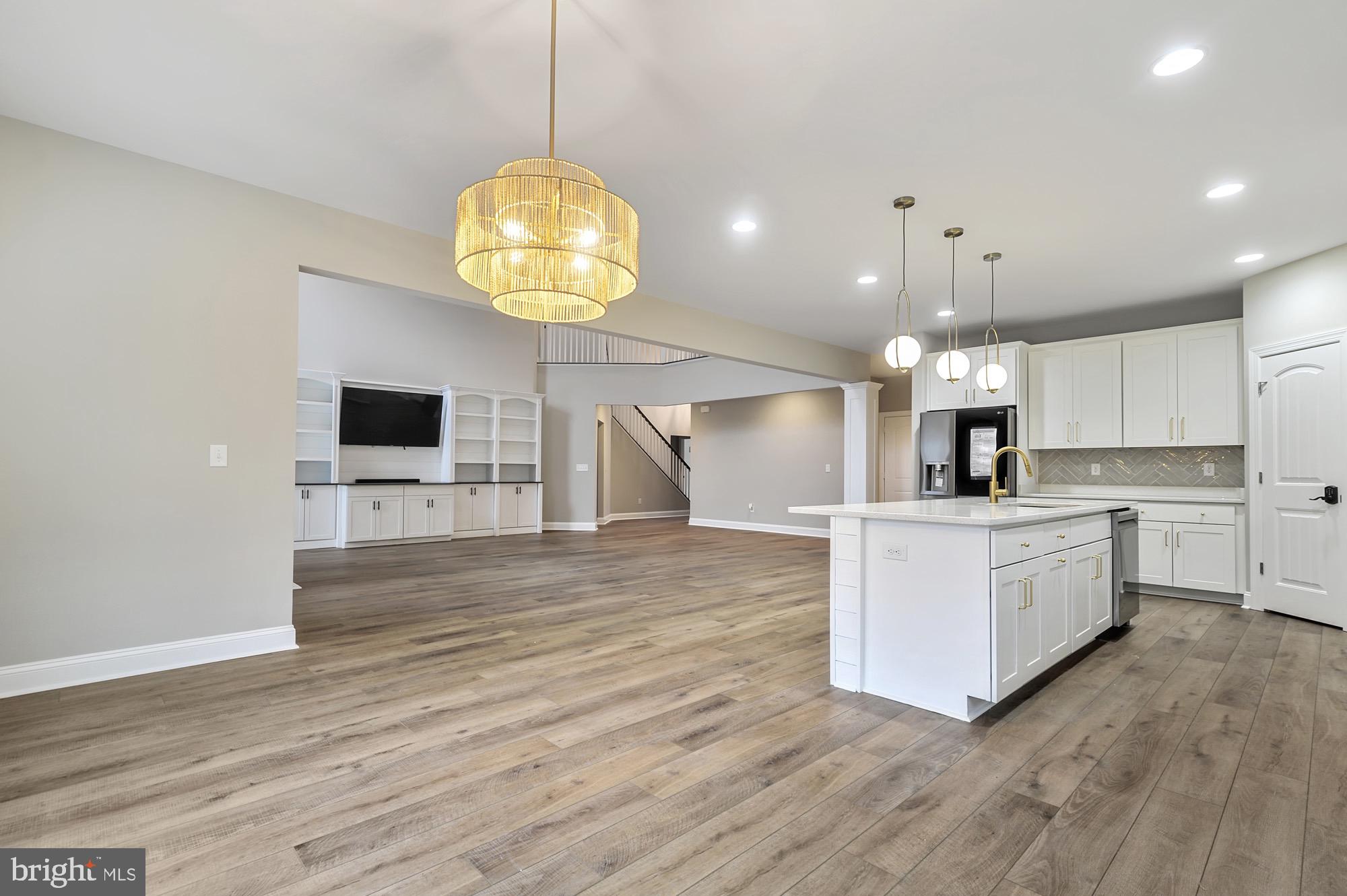 24180 WALRAVEN DR